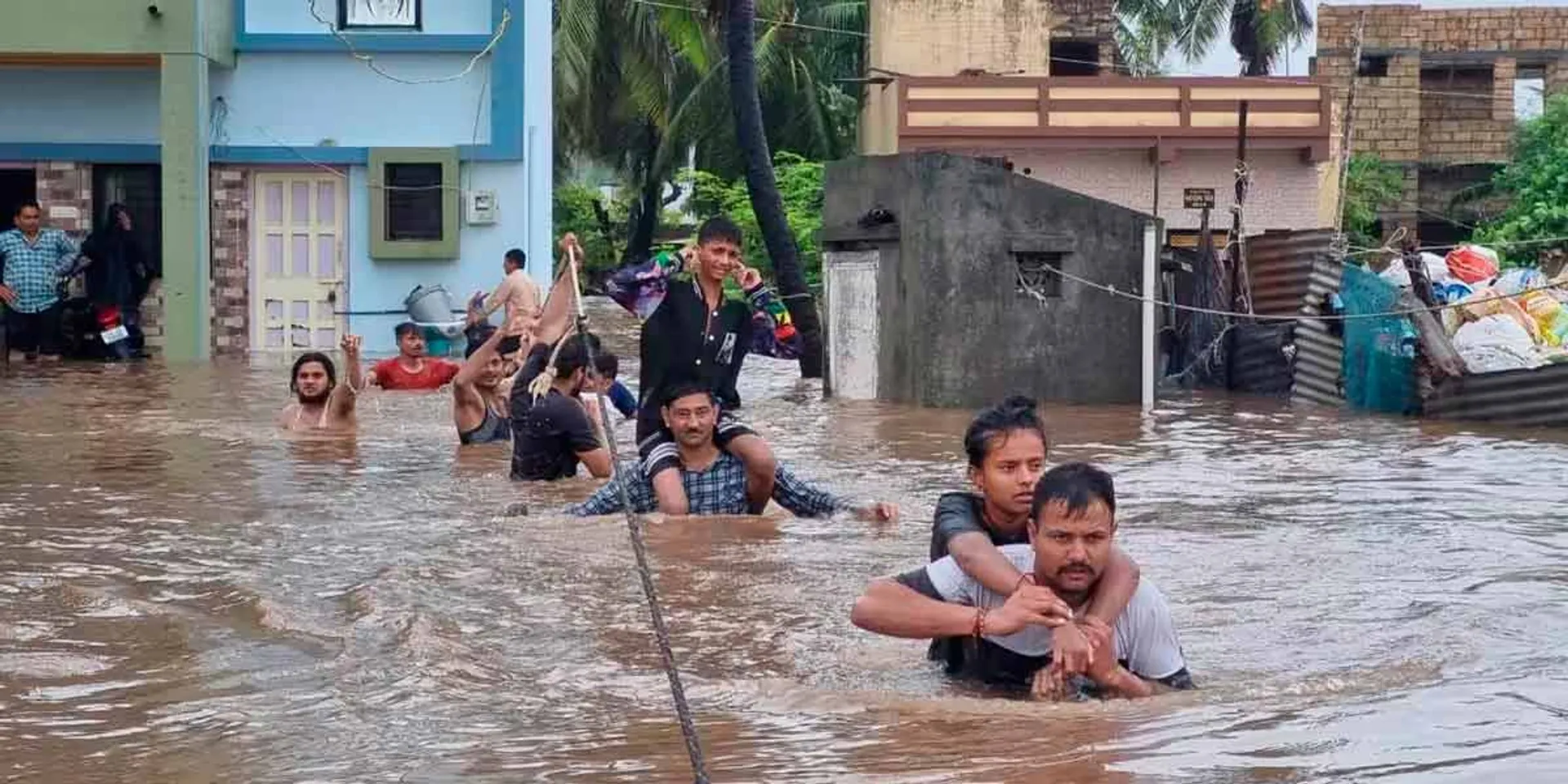  Very, very heavy rain warning for fluttering gurajat