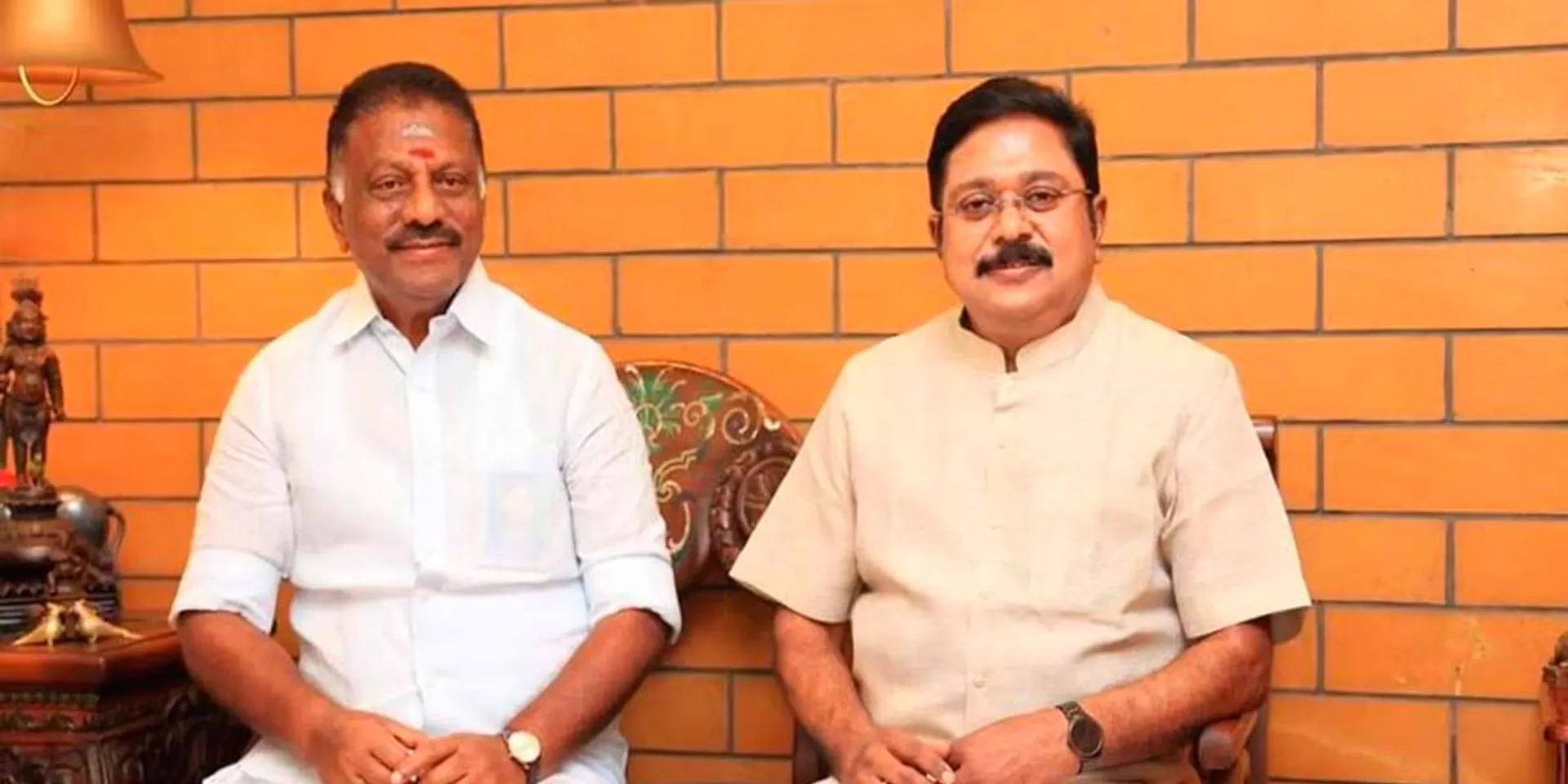 t.t.v.Dinakaran joins hands in struggle with OPS