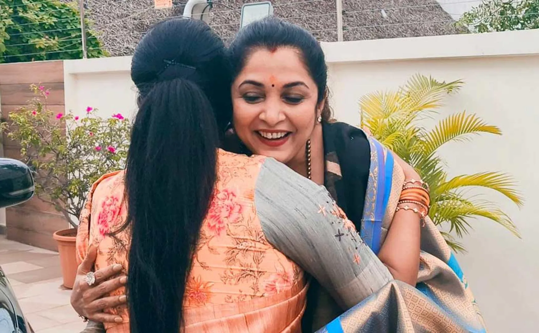 ramya krishnan meets roja 