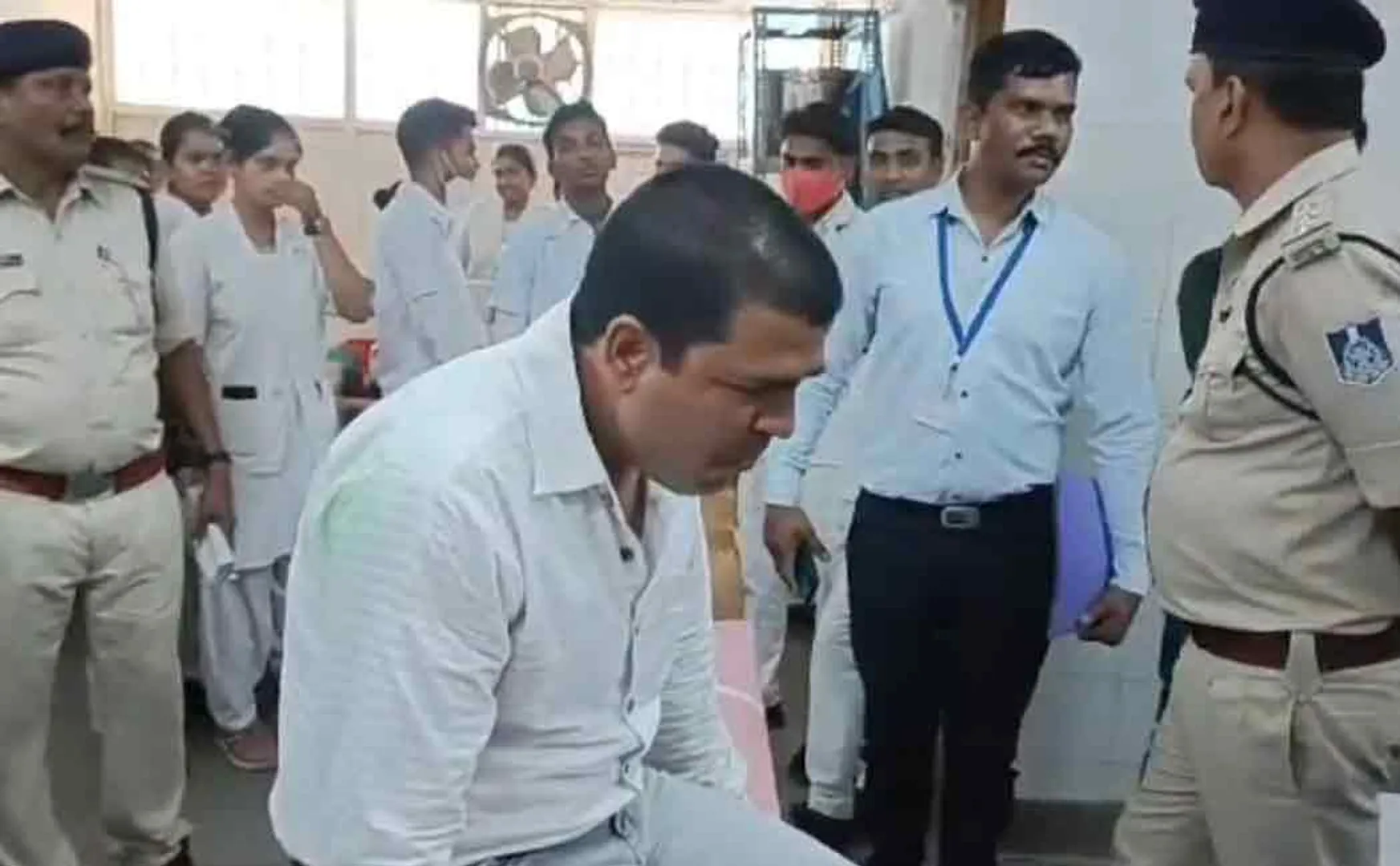 Madhya Pradesh official swallows Rs 5,000 bribe money viral video 