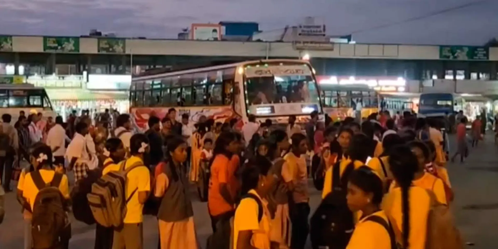  Bus service stop at Cuddalore; Students and public suffer
