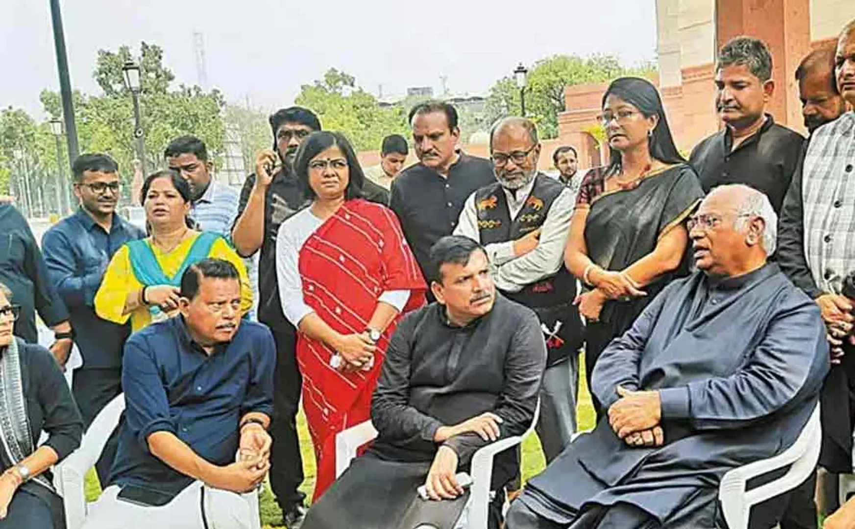 Mallikarjuna Kharge made a request to Aam Aadmi MP