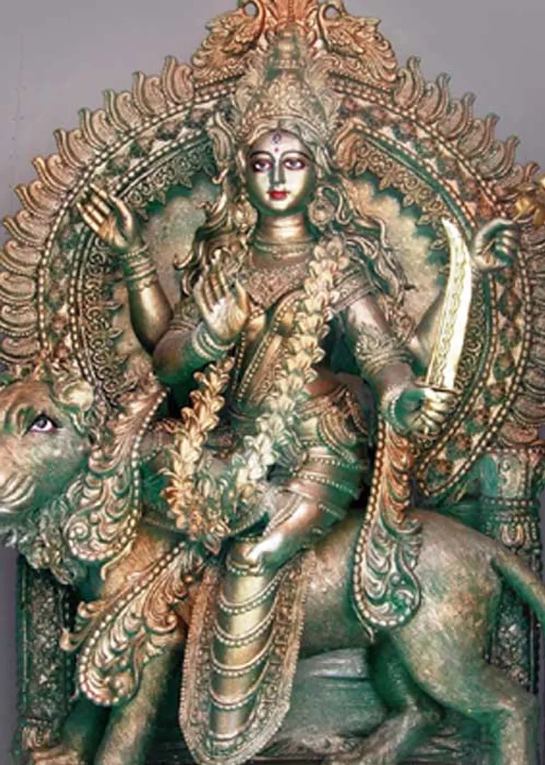 /idhalgal/om/karthiyaini-waiting-eye