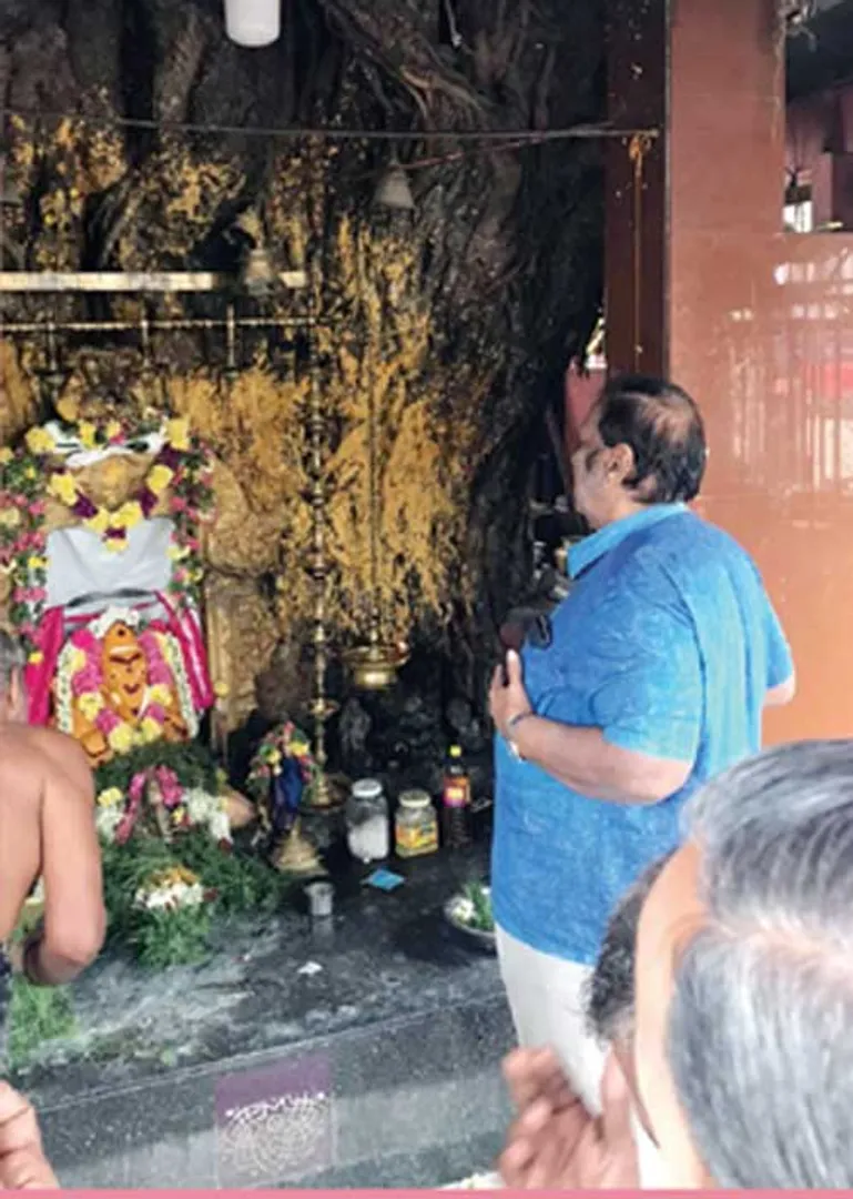 /idhalgal/om/small-temple-big-power-vijayakannan