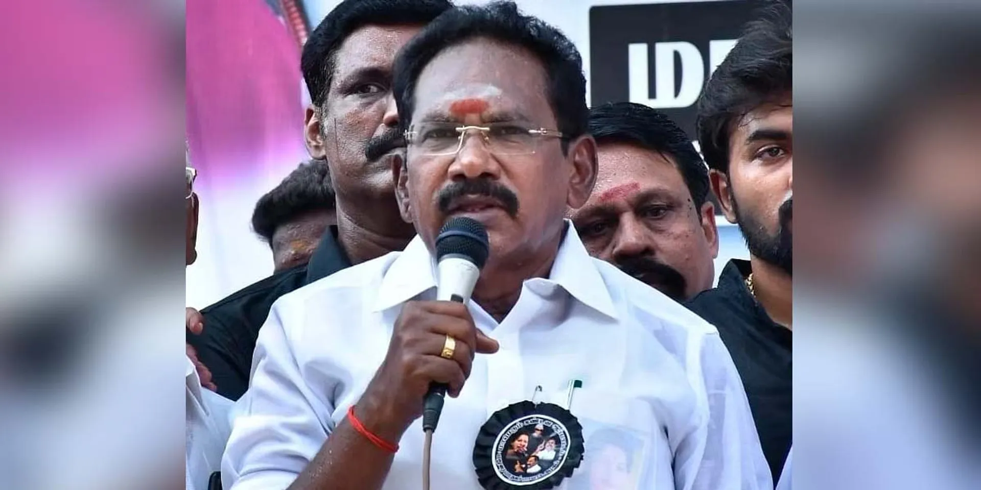  ''They went to London and posed; What is the status of that statue''- Minister Sellur Raju said