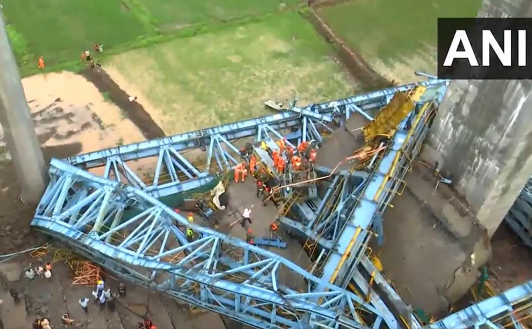 Crane collapse incident 17 people issue including two from Tamil Nadu