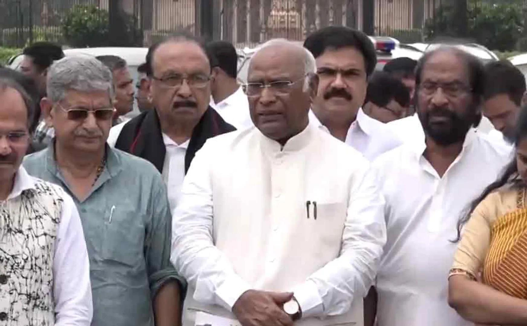 “They don't want democracy to work in the country” - Mallikarjuna Kharge