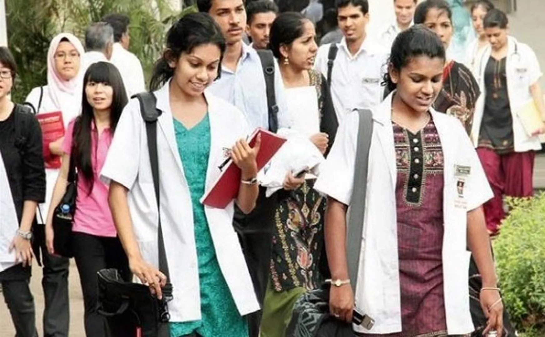 Man arrested for swindling Rs 8 lakh for buying seats study MBBS in Erode