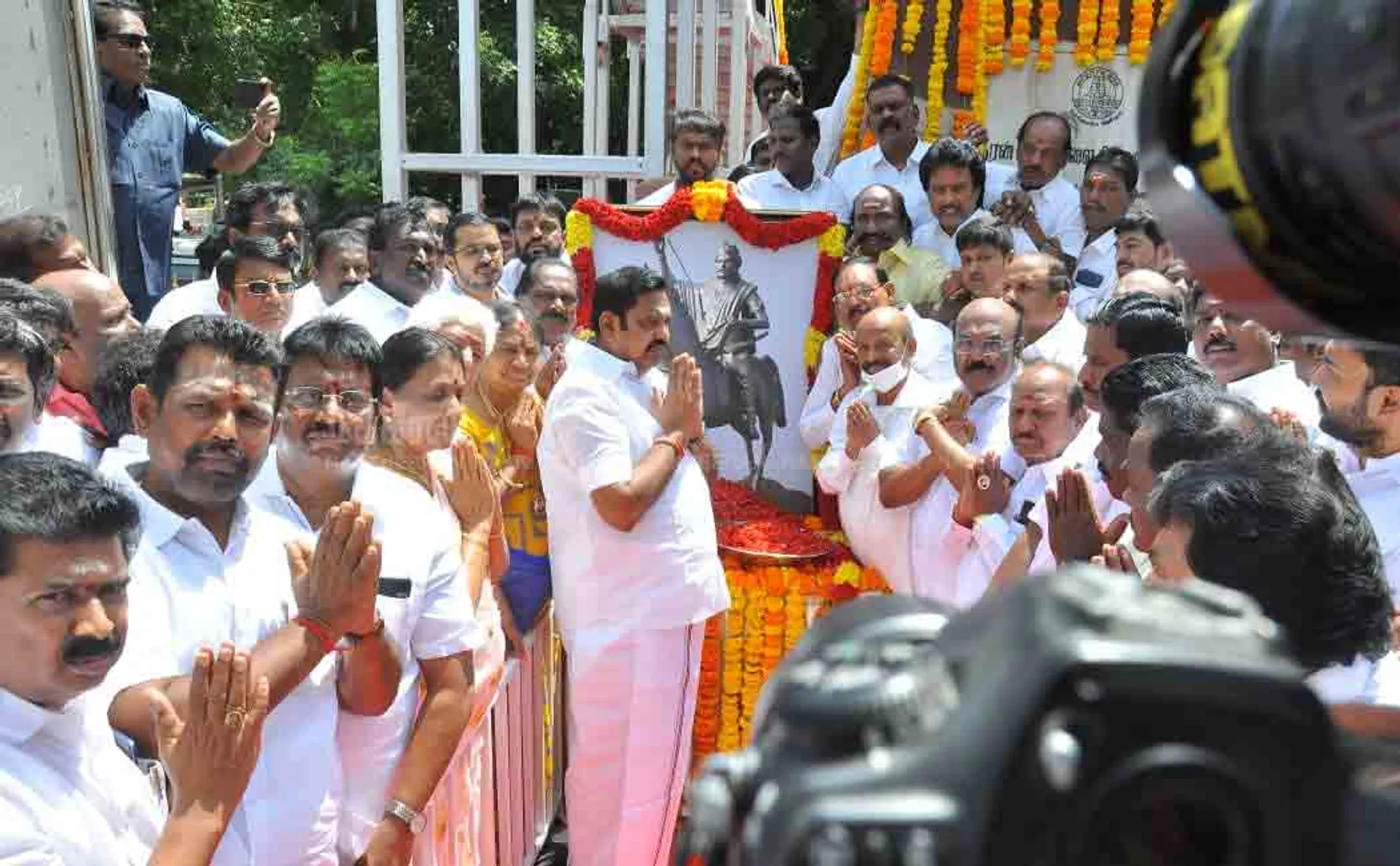 Leaders pay homage to Theeran Chinnamalai 