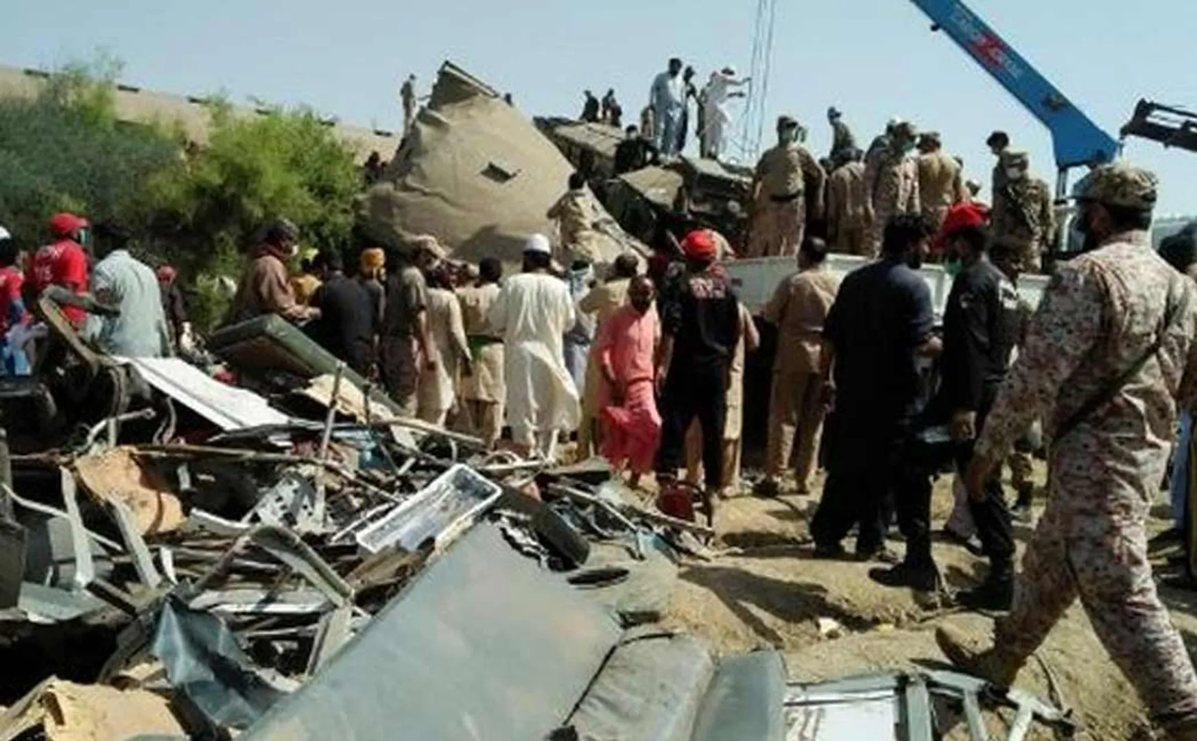 pakistan Train incident 25 people issue