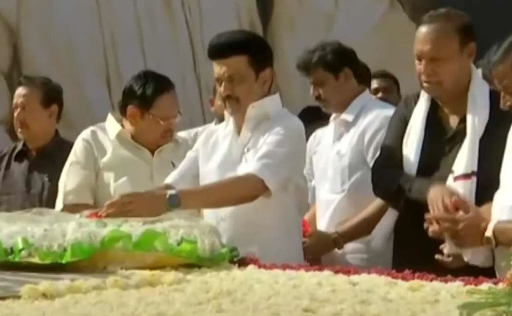 Chief Minister Stalin  honor at the kalaignar memorial