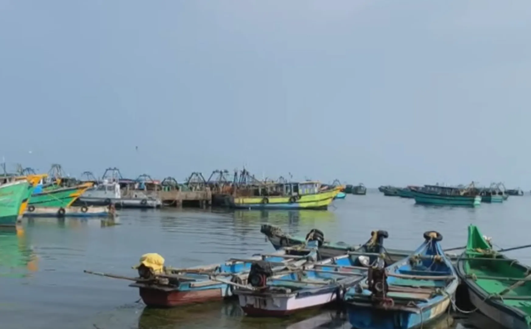 Sri Lanka Navy has arrested 10 fishermen from Tamil Nadu