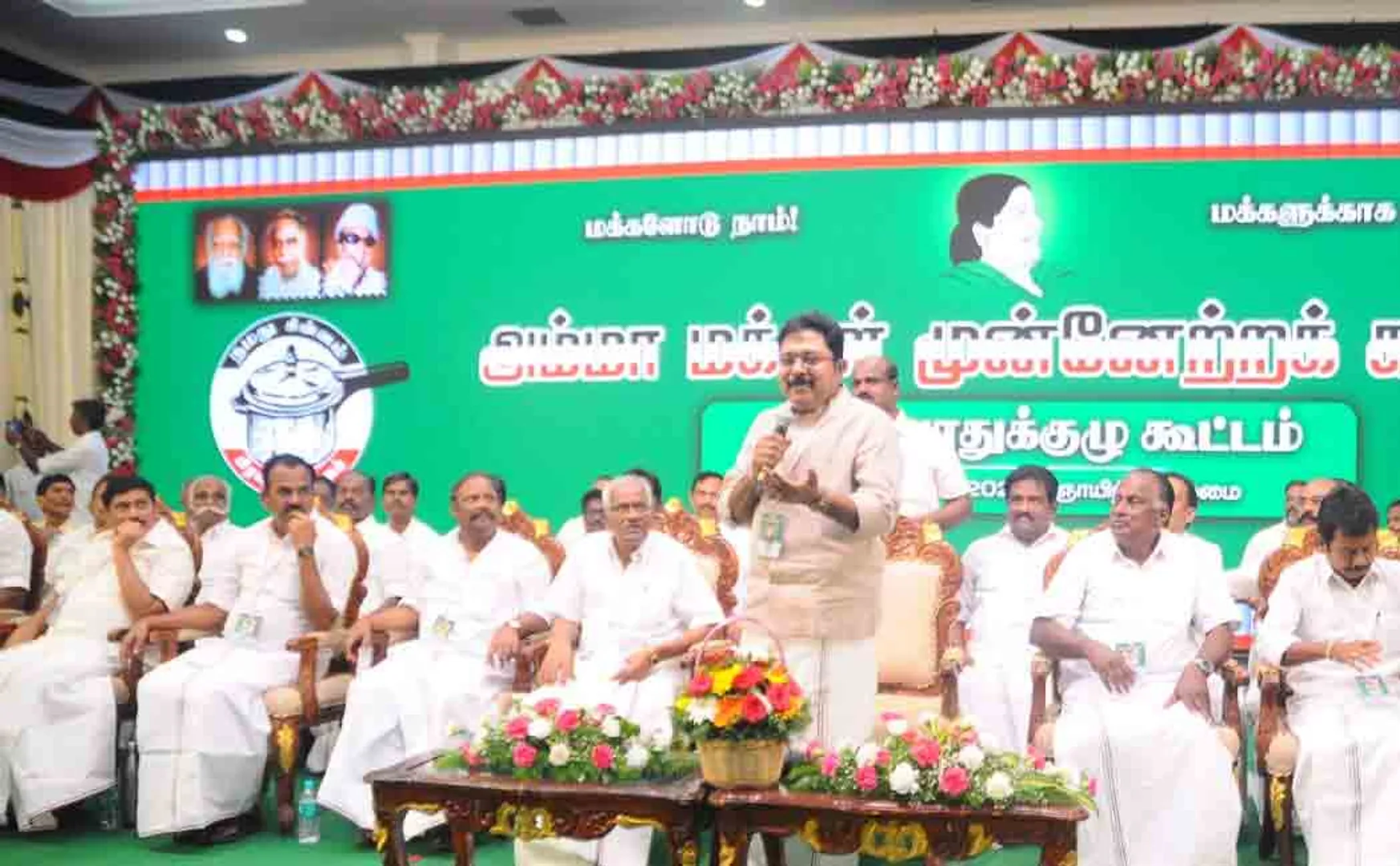 "Edappadi is negotiating with DMK" - TTV Dinakaran
