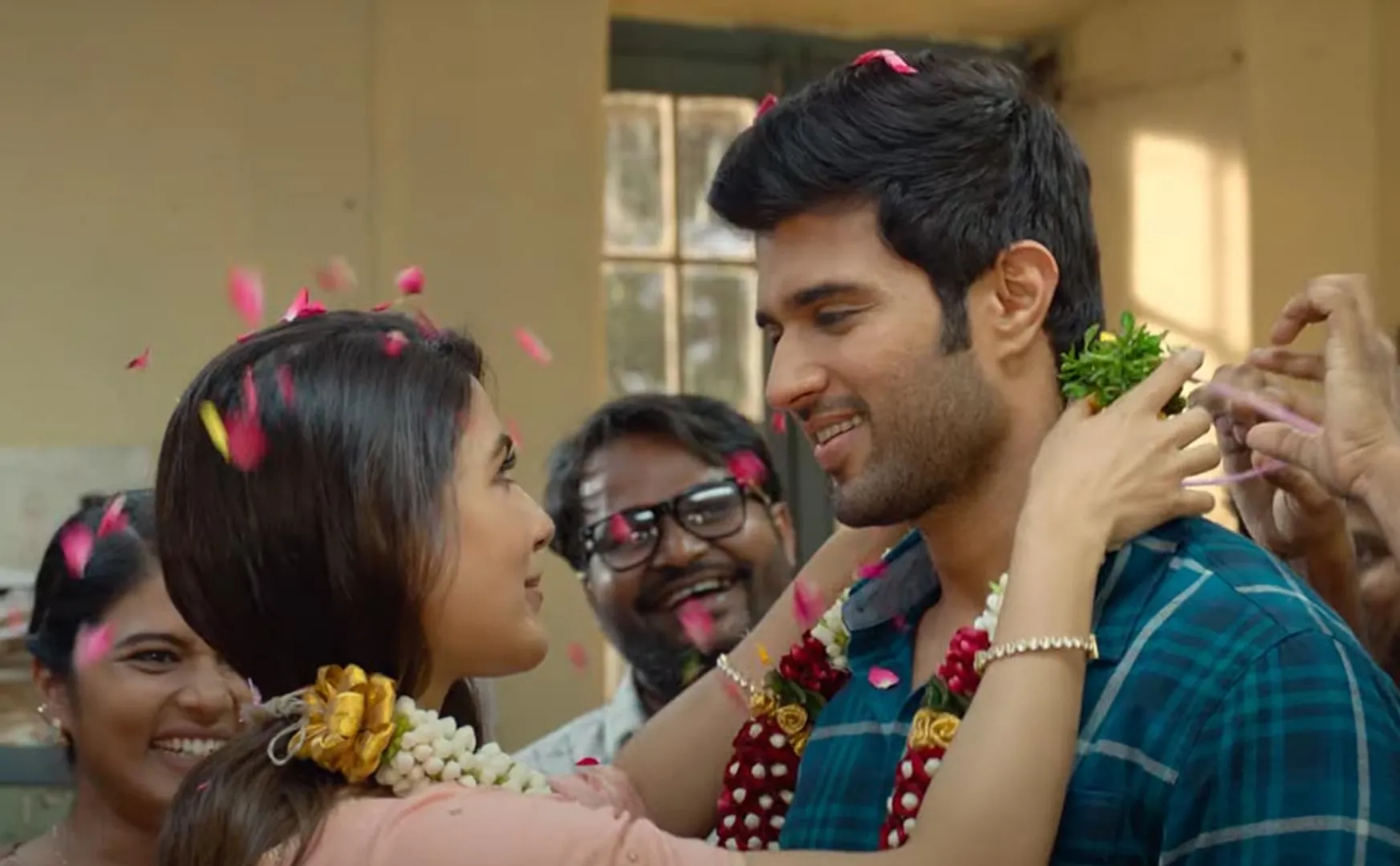 Vijay Deverakonda Samantha kushi trailer released