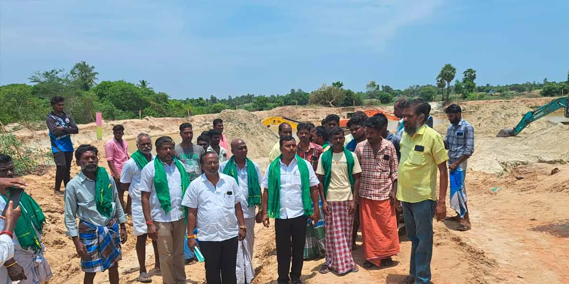 Public struggle by laying siege to the sand quarry
