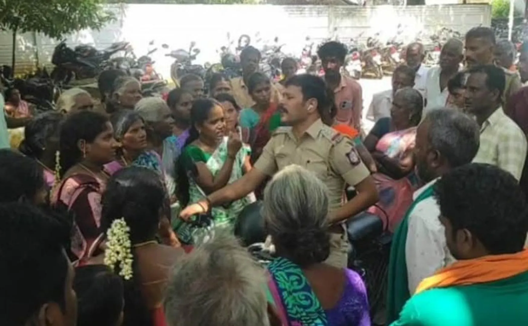 Clash of function at temple festival near Jayankondam