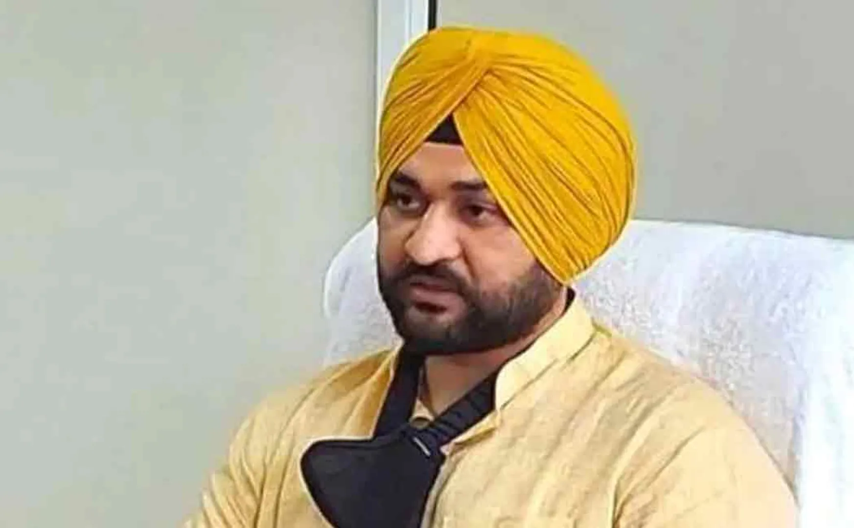 Sexual complaint against minister Suspension of female coach