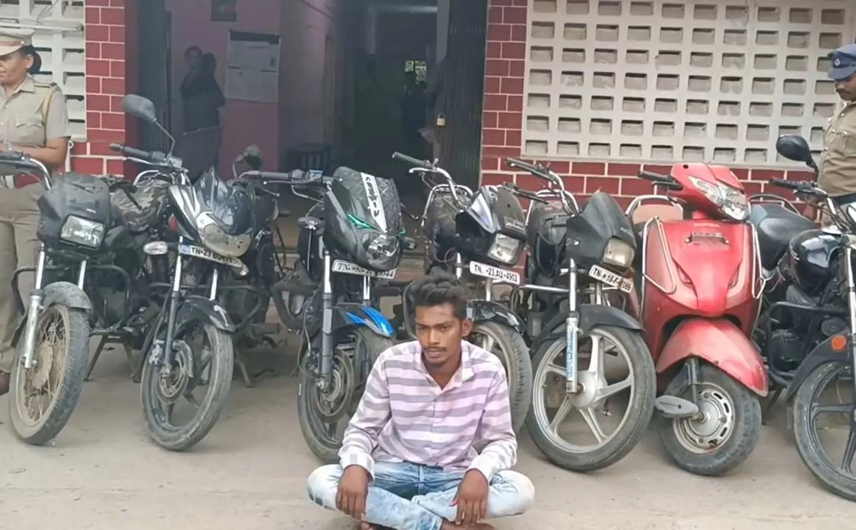 youth was arrested for stealing a two-wheeler in Gudiyatham area
