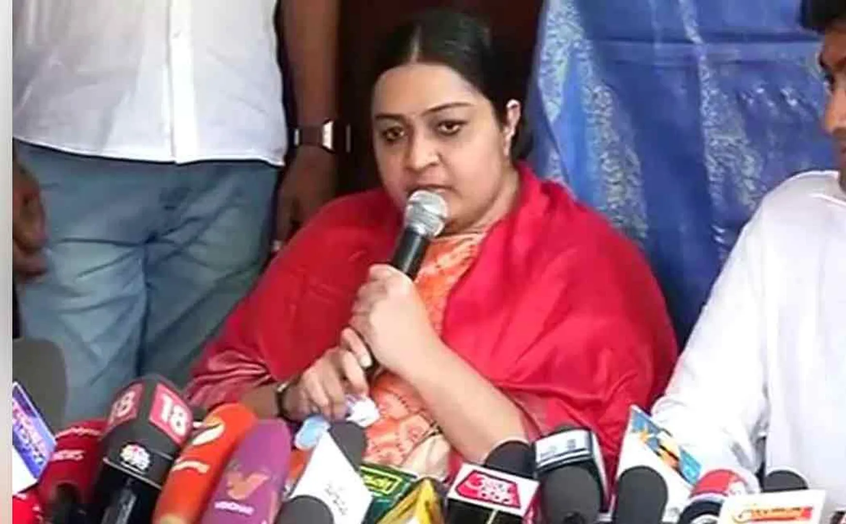 J.Deepa complaint my life is in danger by sasikala 