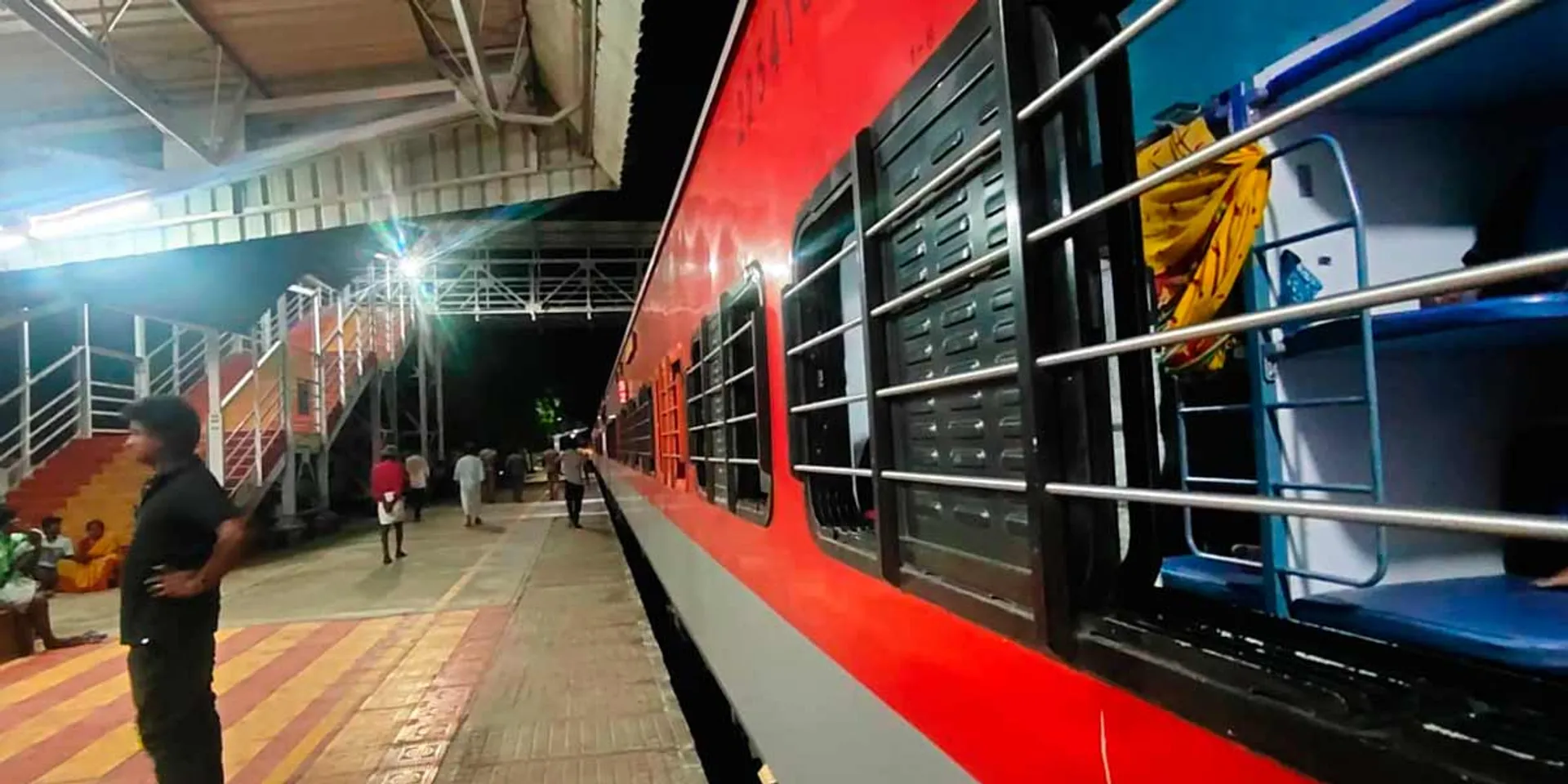 Passengers faint as AC not working; A train halted at Aranthangi