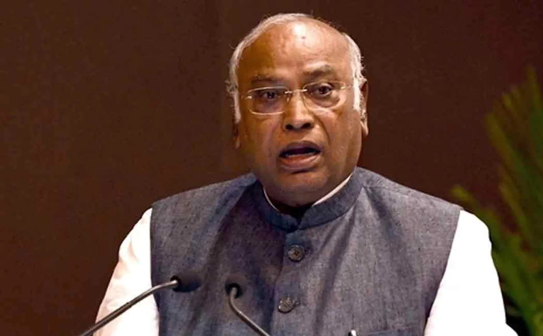 Mallikarjuna Karke confirmed If the Congress comes to power, the cylinder price will be Rs. 500