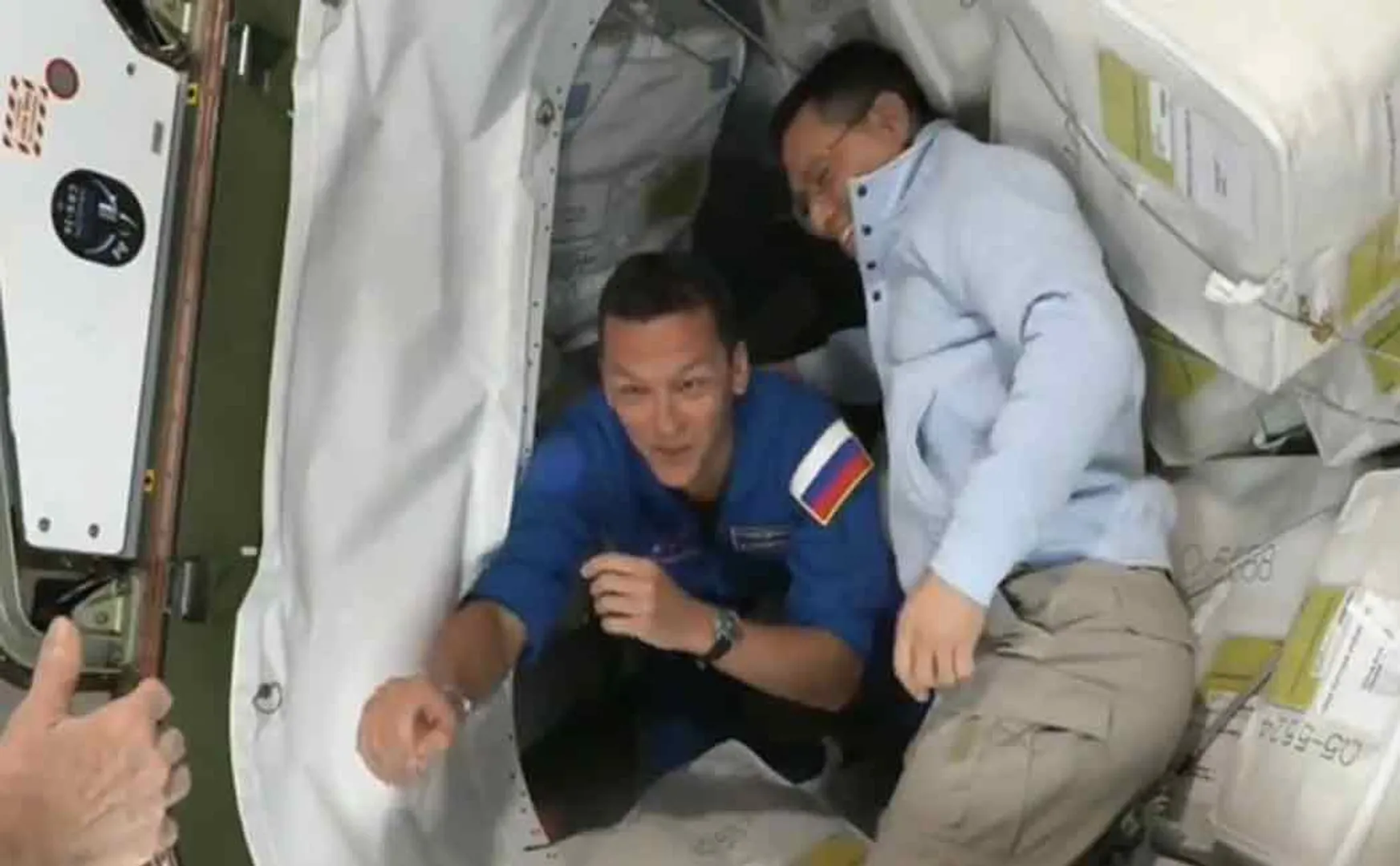 4 astronauts reach the International Space Station