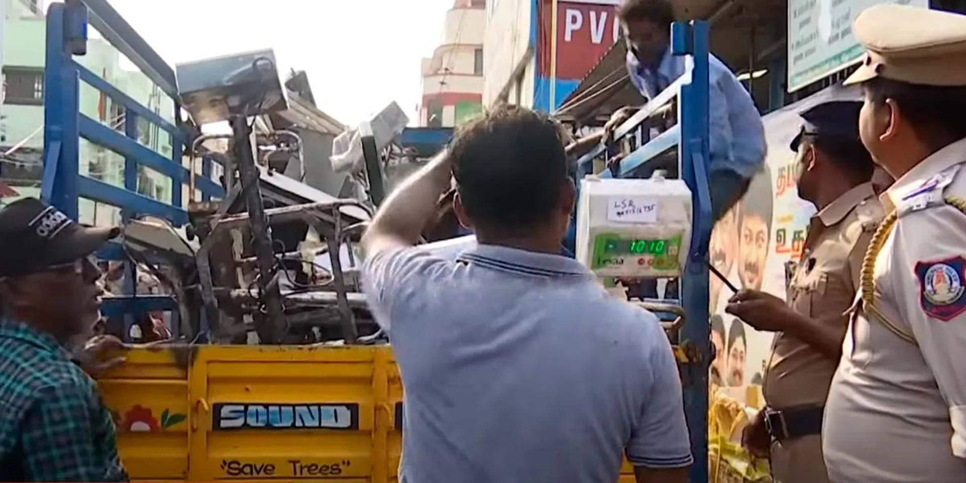 Unresealable weighing machines seized at Chindaripet fish market