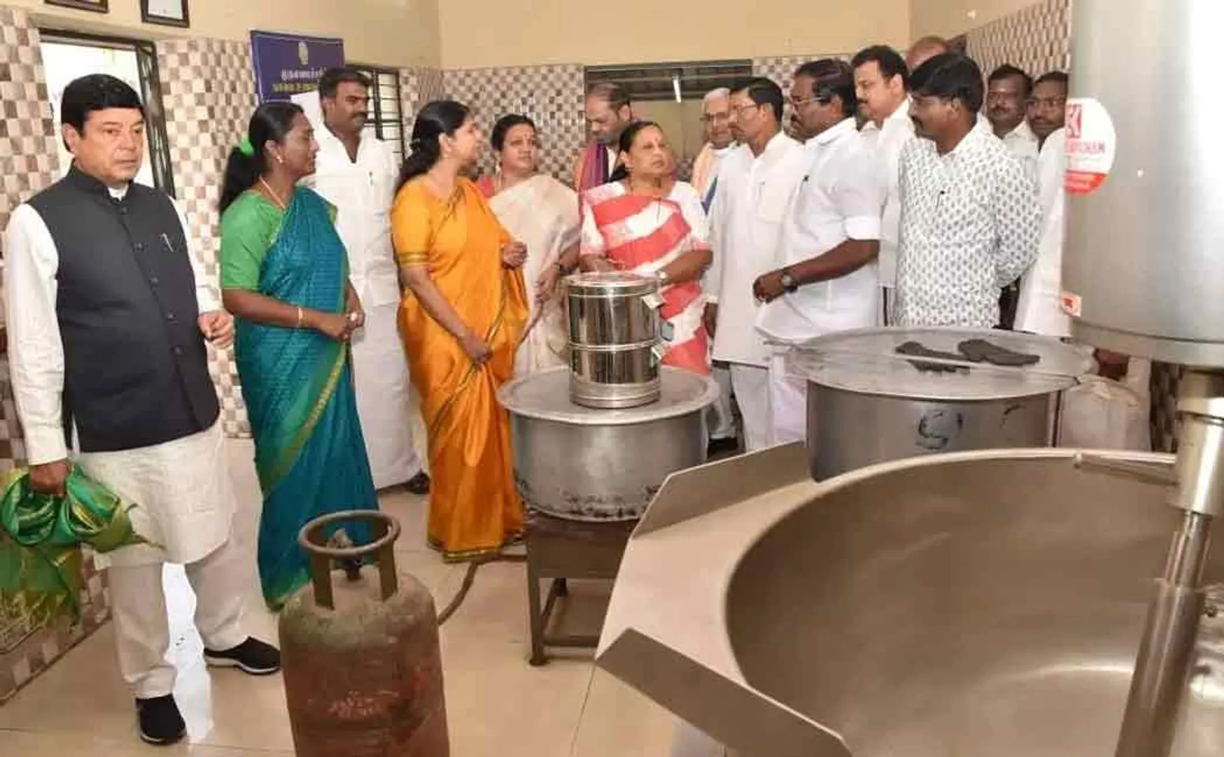 U.P. MP Appreciating the Chief Minister about breakfast plan
