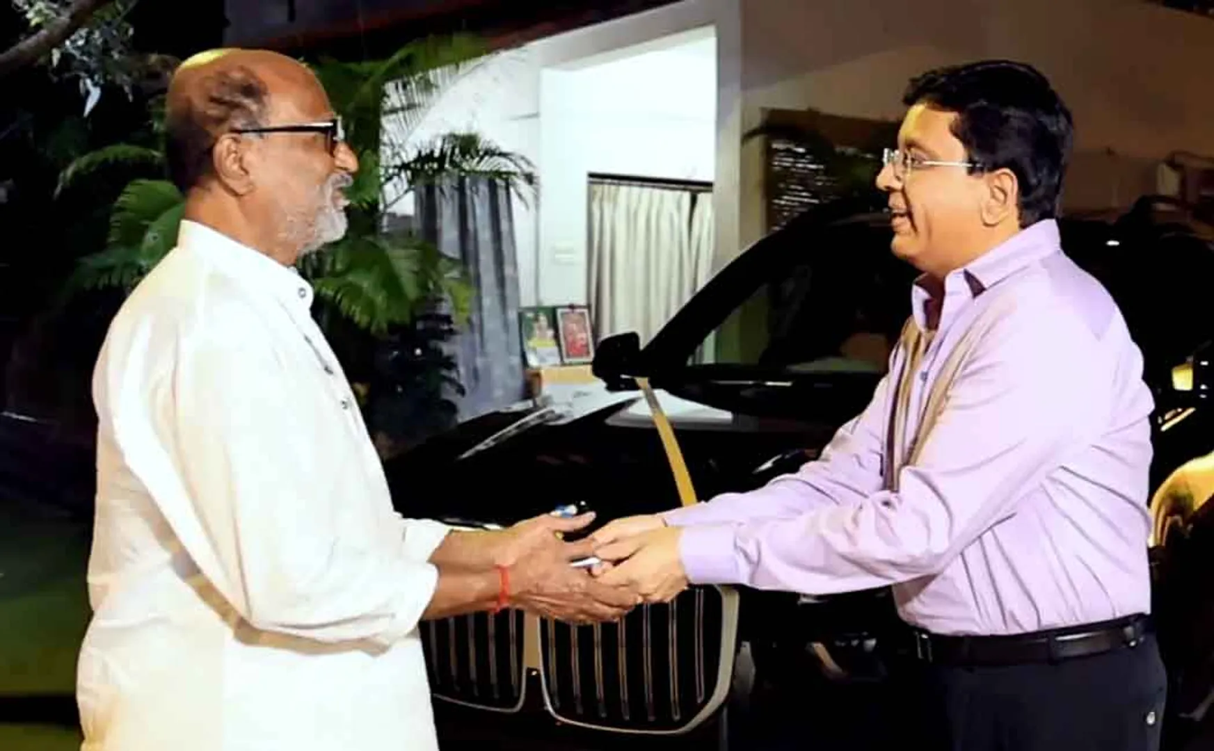  Kalanidhimaran  gave to gift  bmw car for rajinikanth