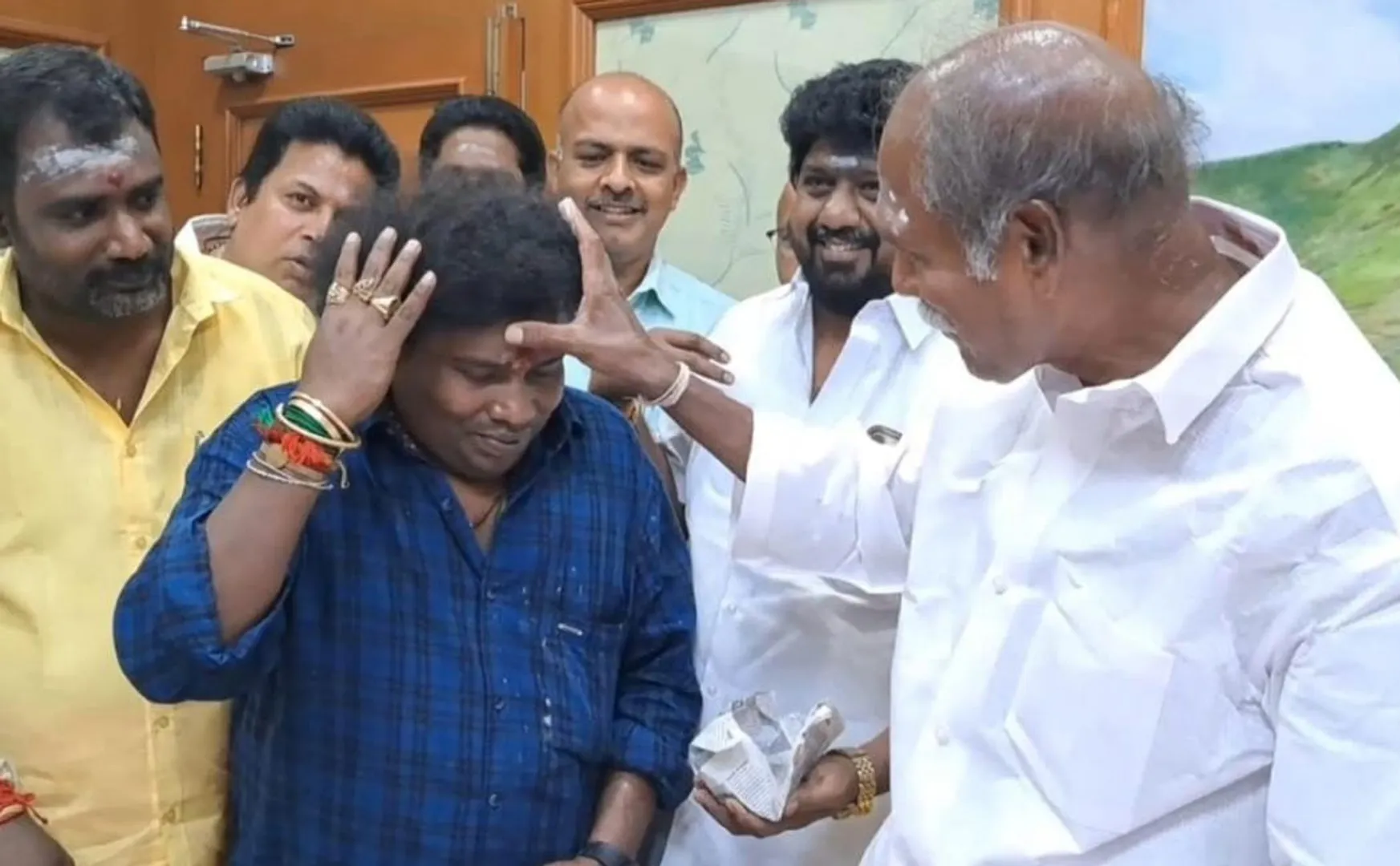 yogi babu meets pudhucherry cm 
