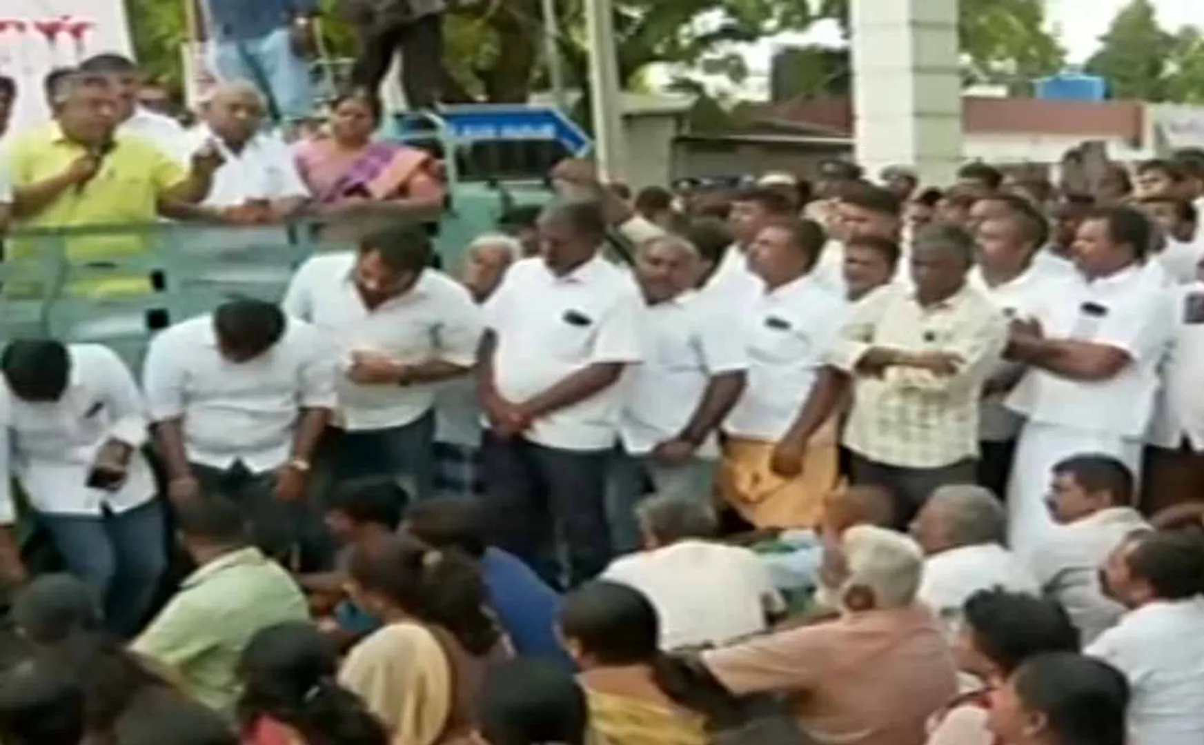 Palladam  incident Relatives again block the road