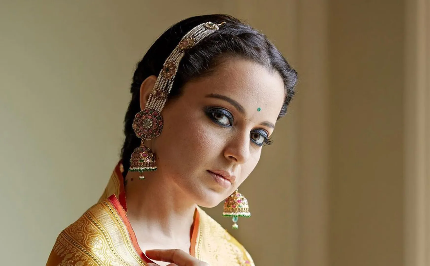 Pakistani actor Nausheen Shah says she wants to slap Kangana Ranaut