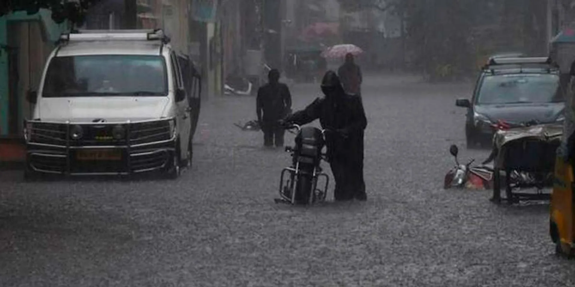 Heavy rain with strong winds in Cuddalore