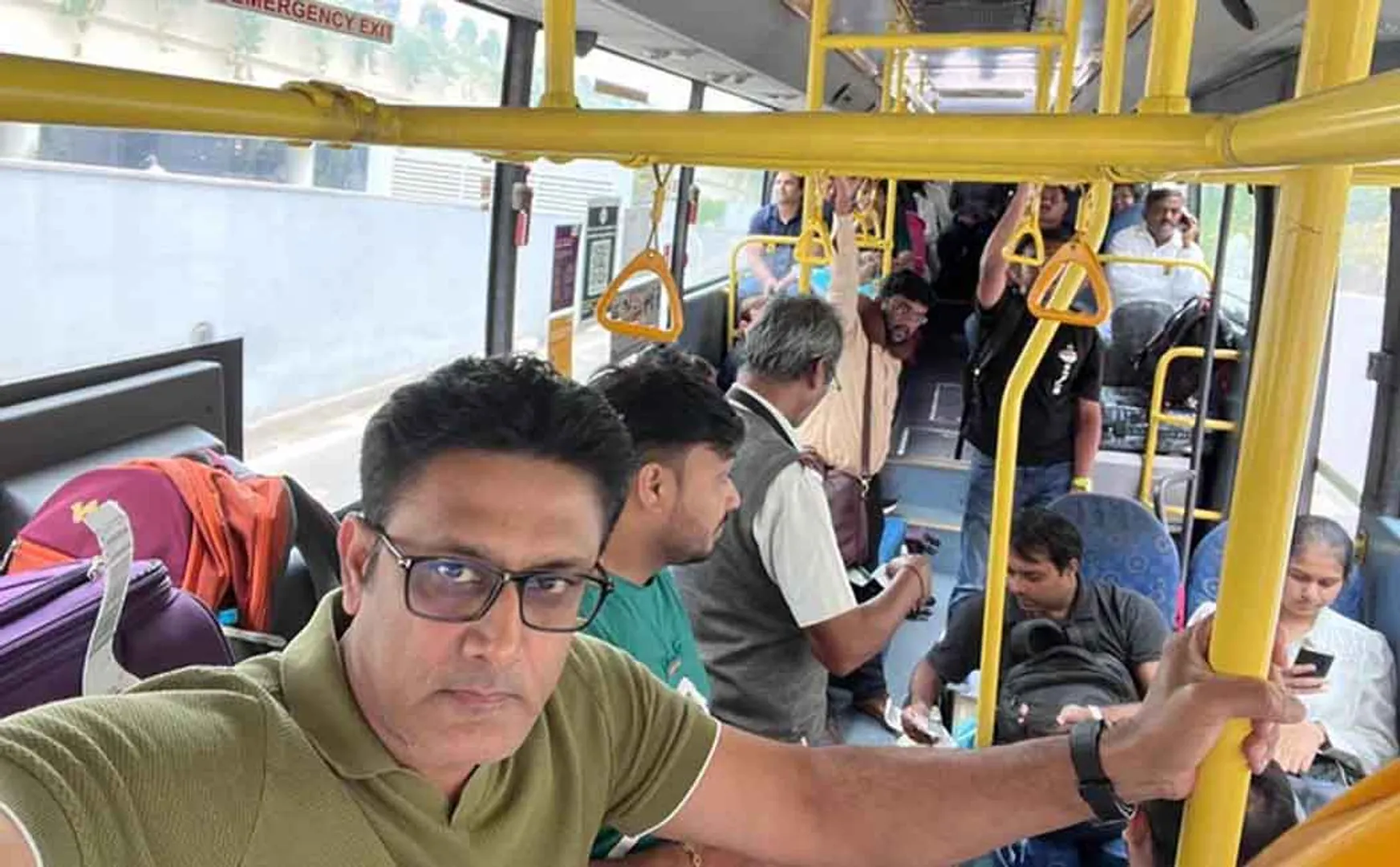 anil kumble travelled in government bus 