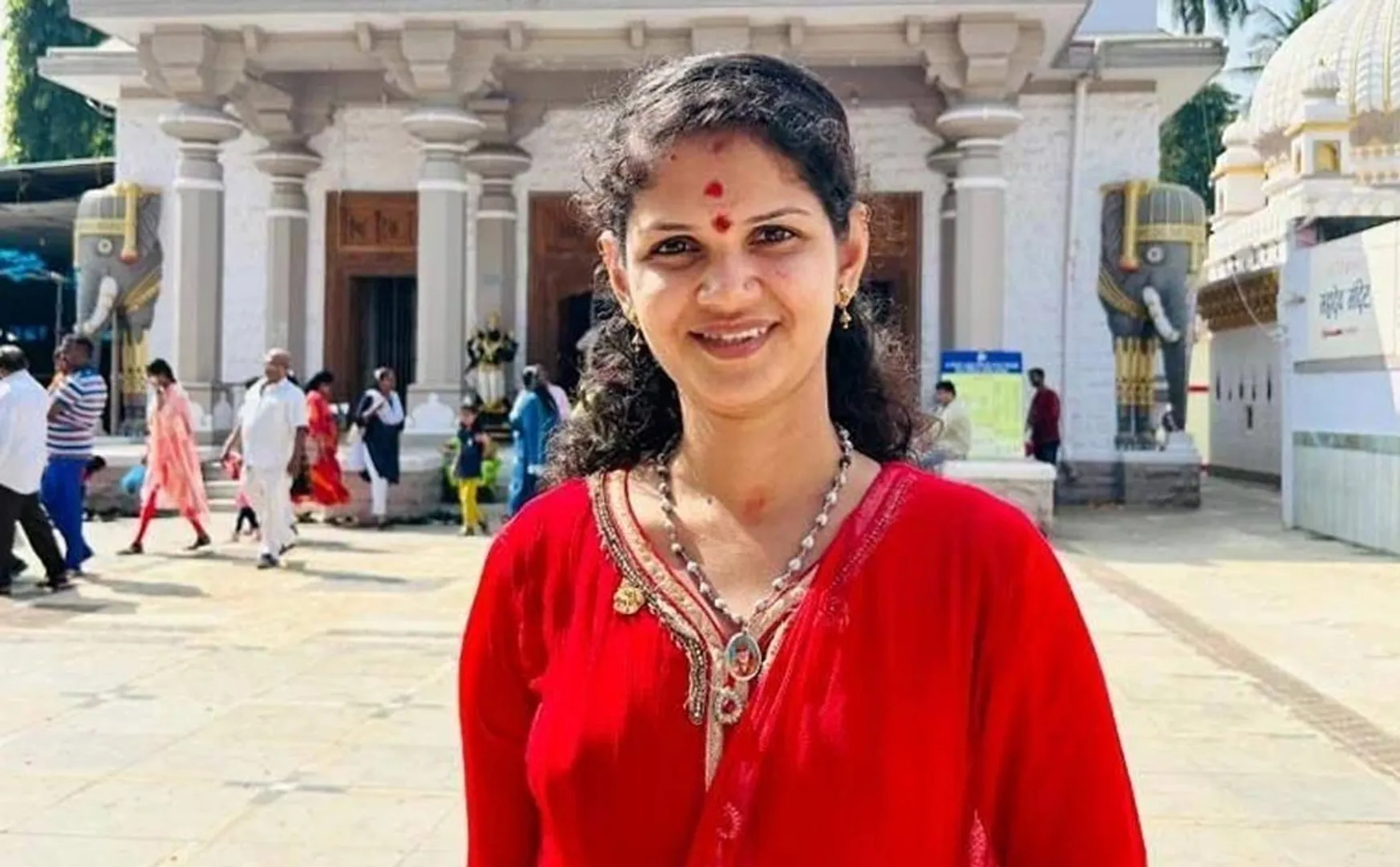 Chaitra Kundapura who cheated a businessman  give seat vote in the election