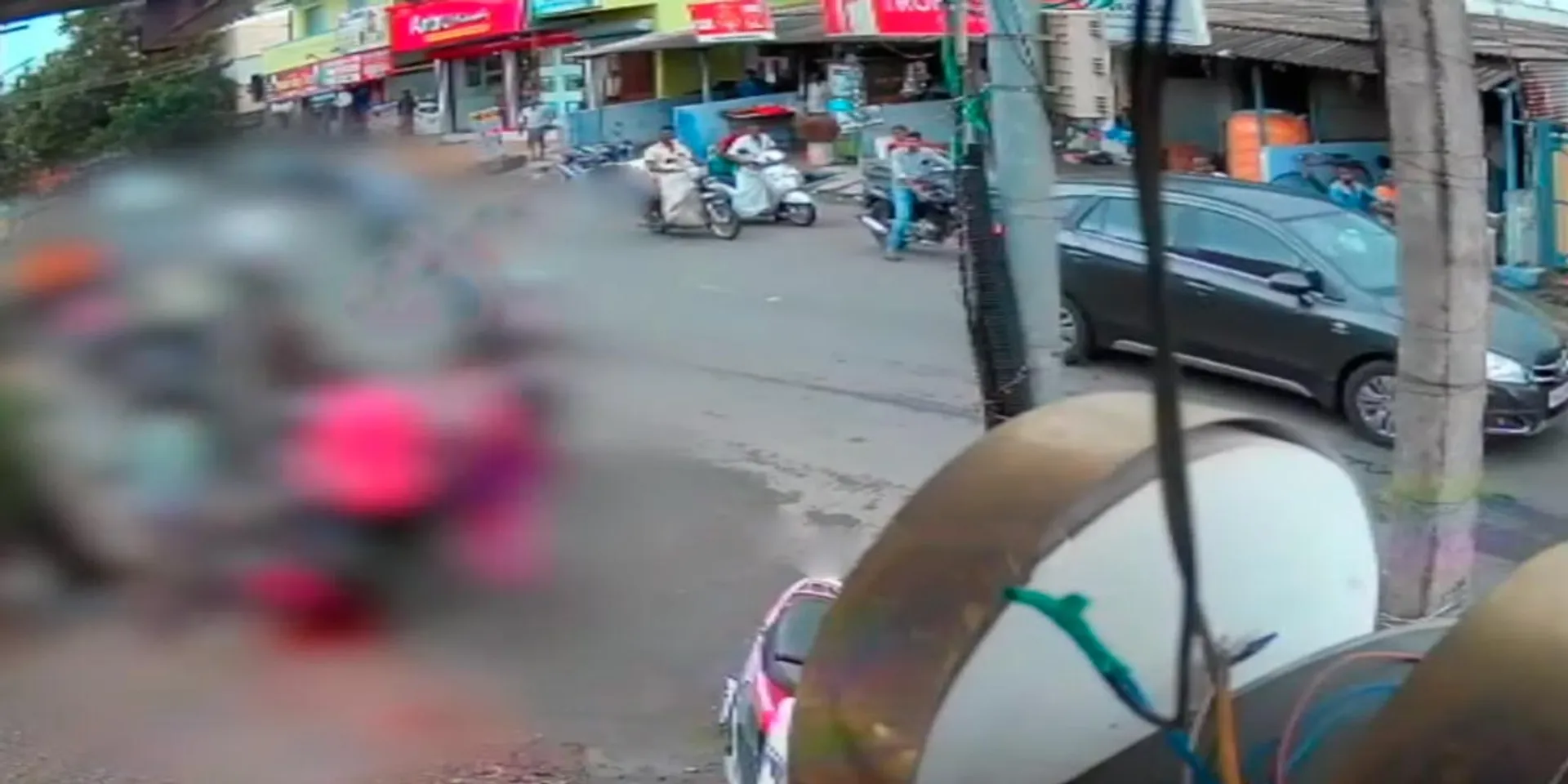 A fight over a soda bottle in broad daylight; The CCTV footage is shocking