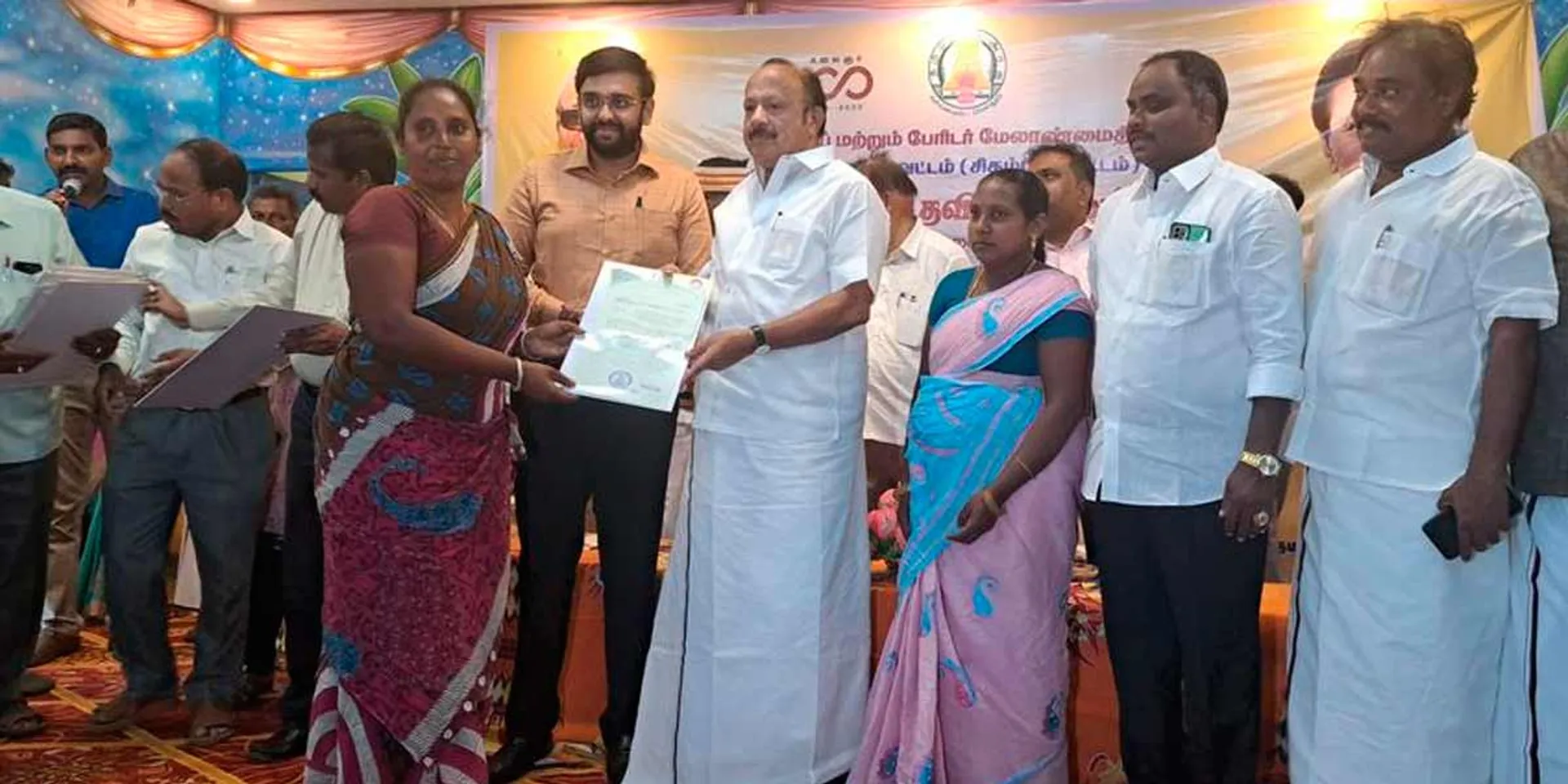The Minister of Agriculture issued a housing lease to the public near Chidambaram