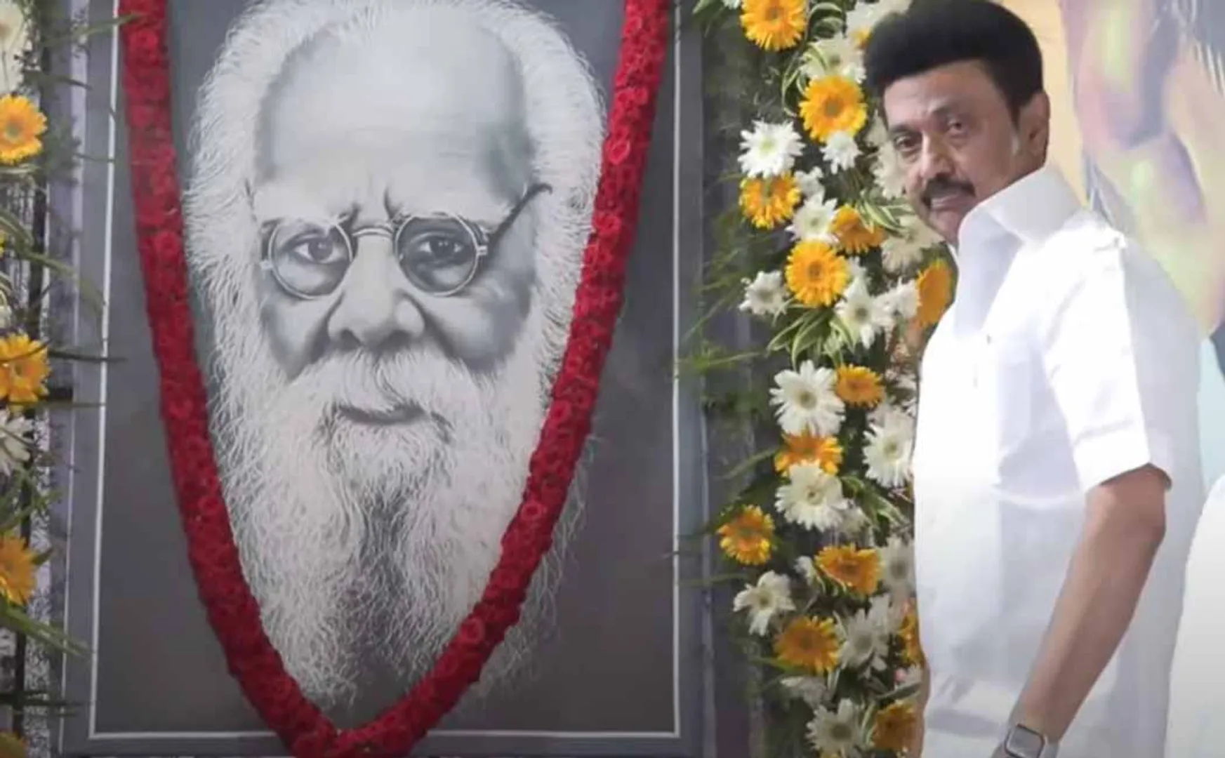 Chief Minister pays homage to Father Periyar statue