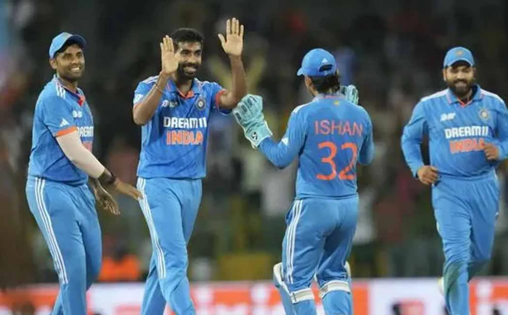 Six wickets in six overs! Stumbling Sri Lanka!