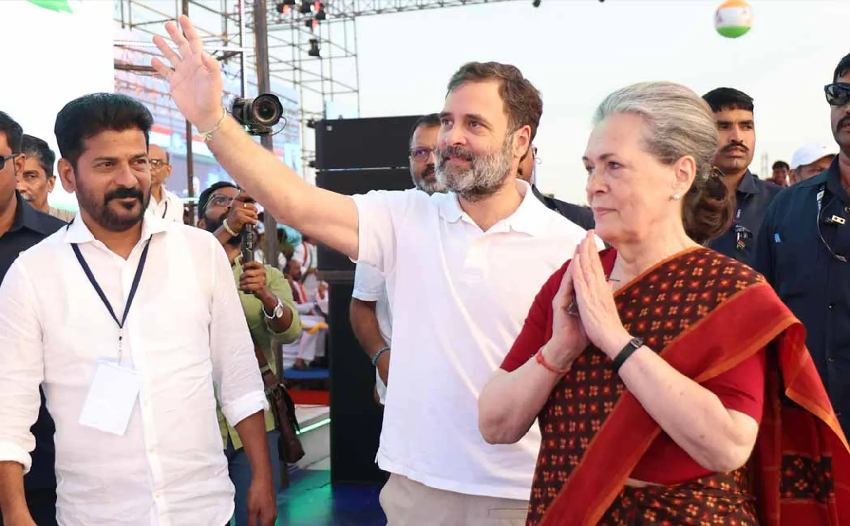 “Rs. 2,500 For  woman” - Sonia promised in Telangana