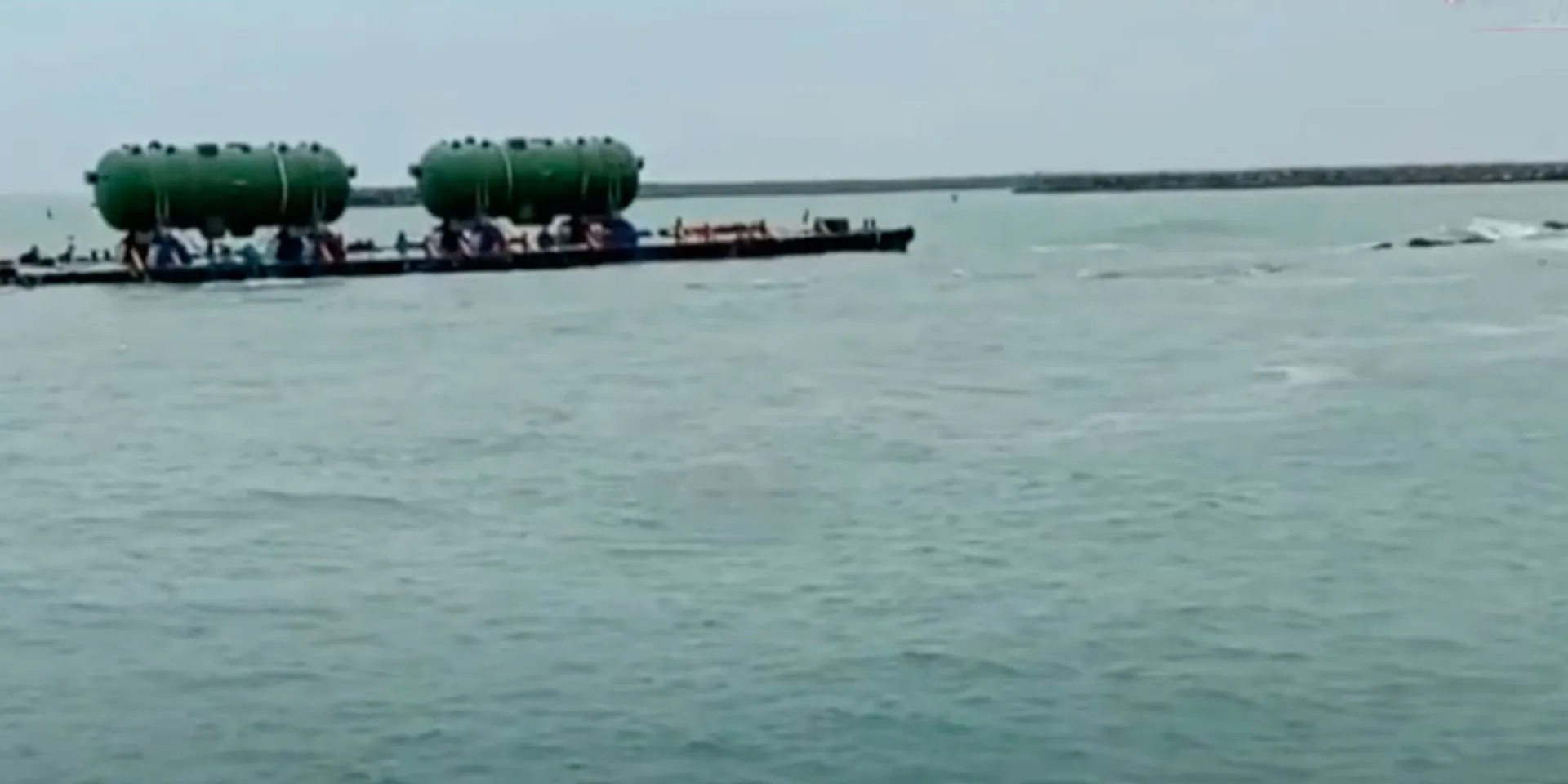 Floating ship grounded for 13 days; Experts in the final effort