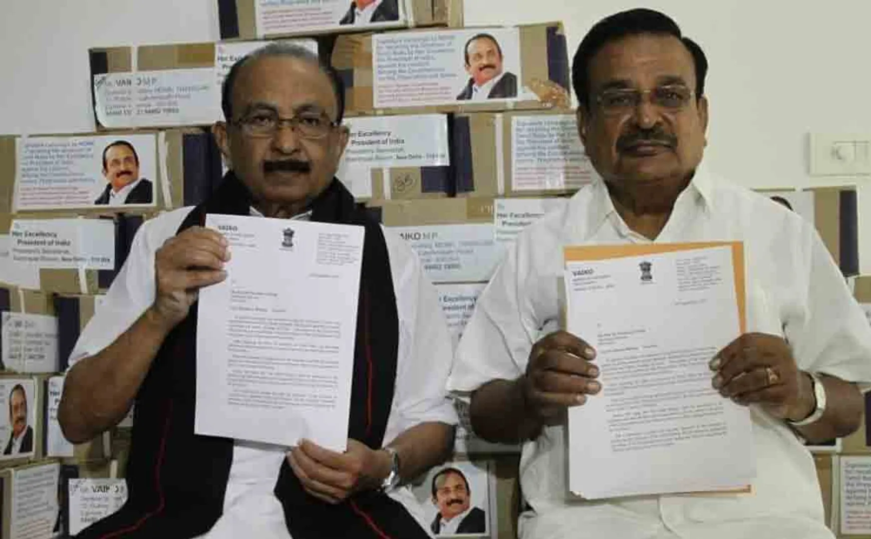 vaiko handed over at the Presidential Palace for 50 lakh signatures to recall Governor; 