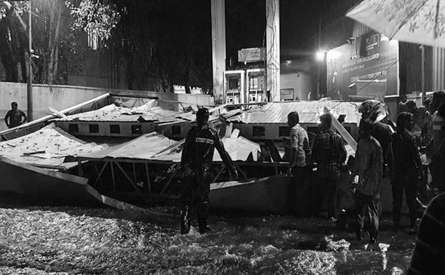 Gasoline tank roof collapse accident Tragedy the employee