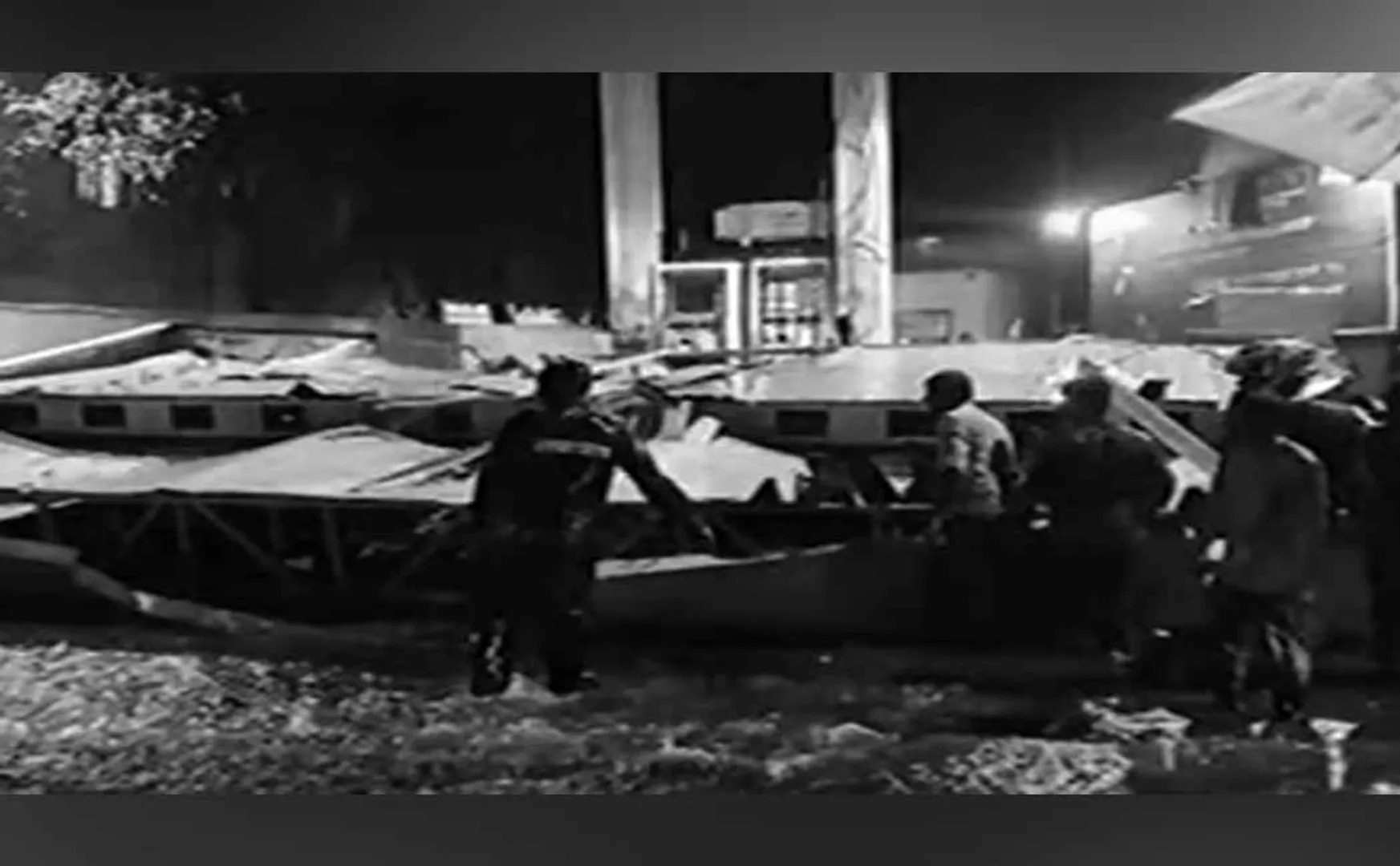 Gasoline tank roof collapse incident