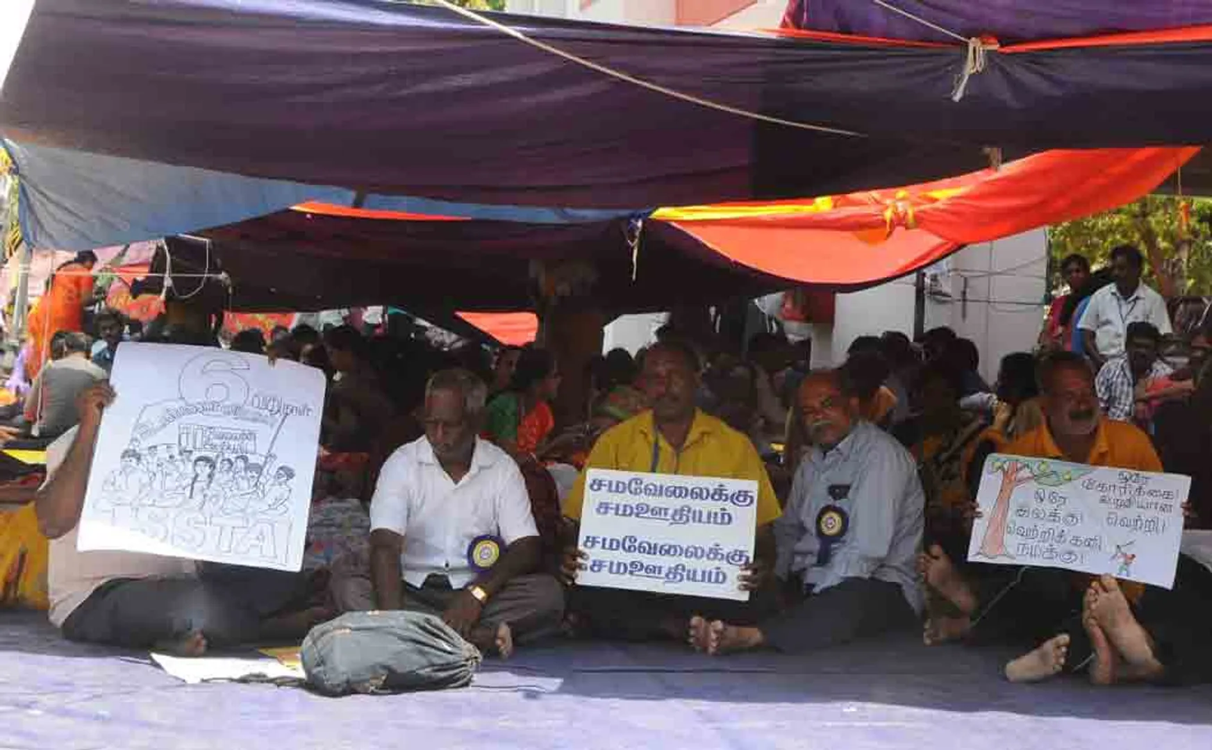 Continued hunger strike of intermediate registration senior teachers (Pictures)