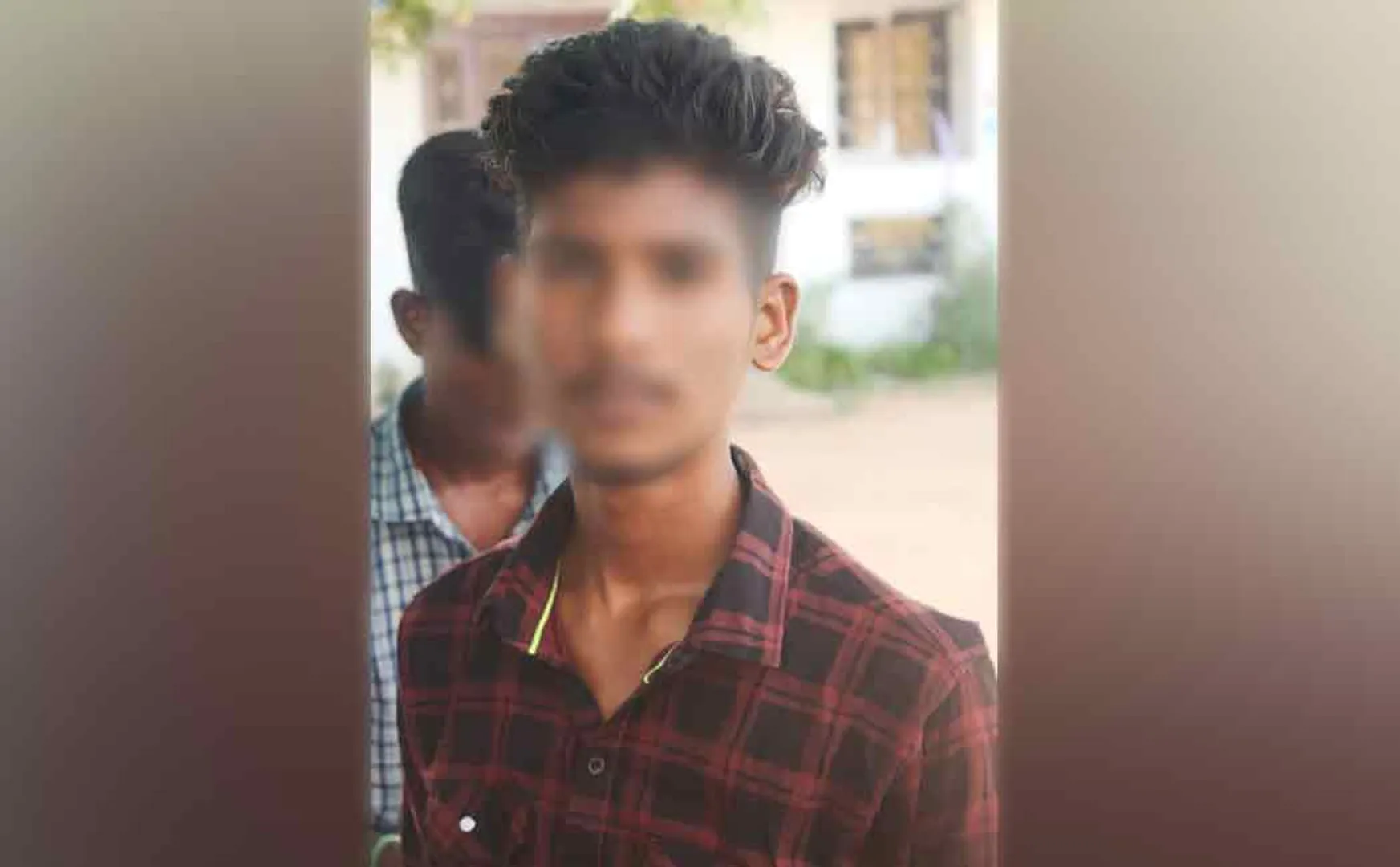  student who was waiting to go to school was stabbed to passed away