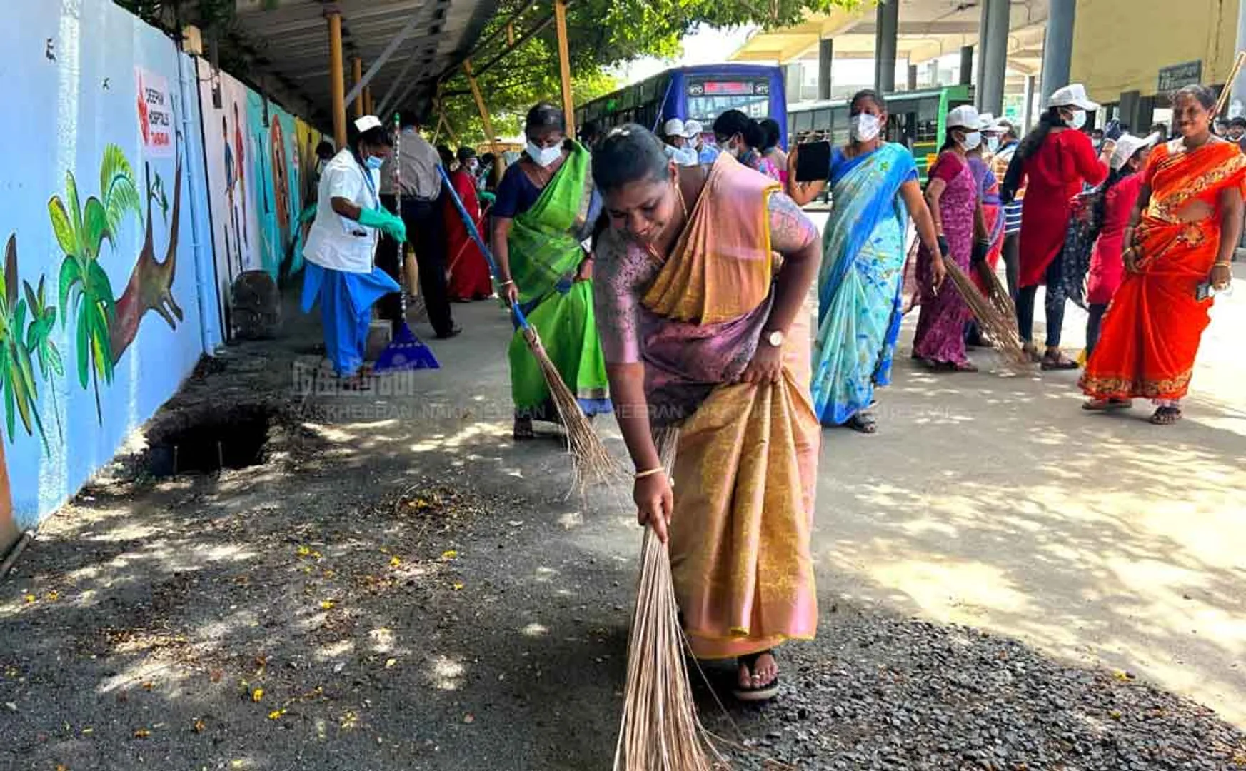 Mayor on Cleanliness Service Day!