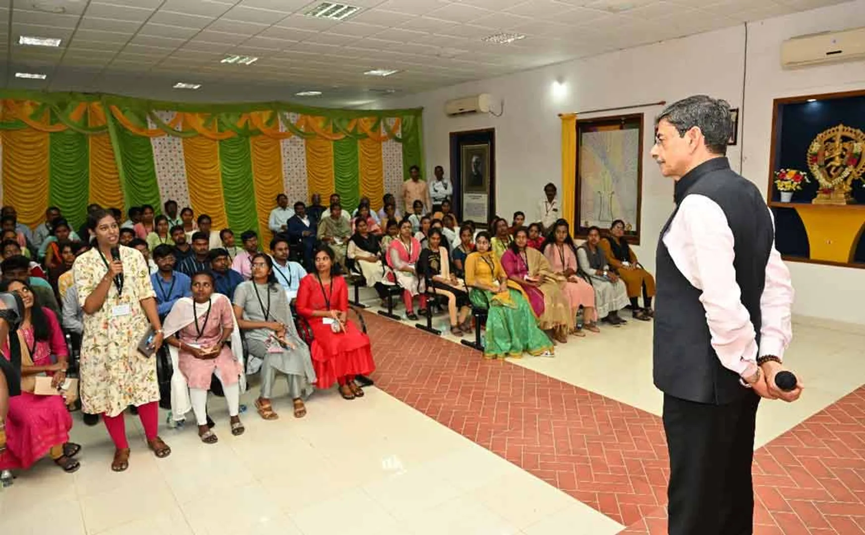 Governor interacting with Annamalai University students
