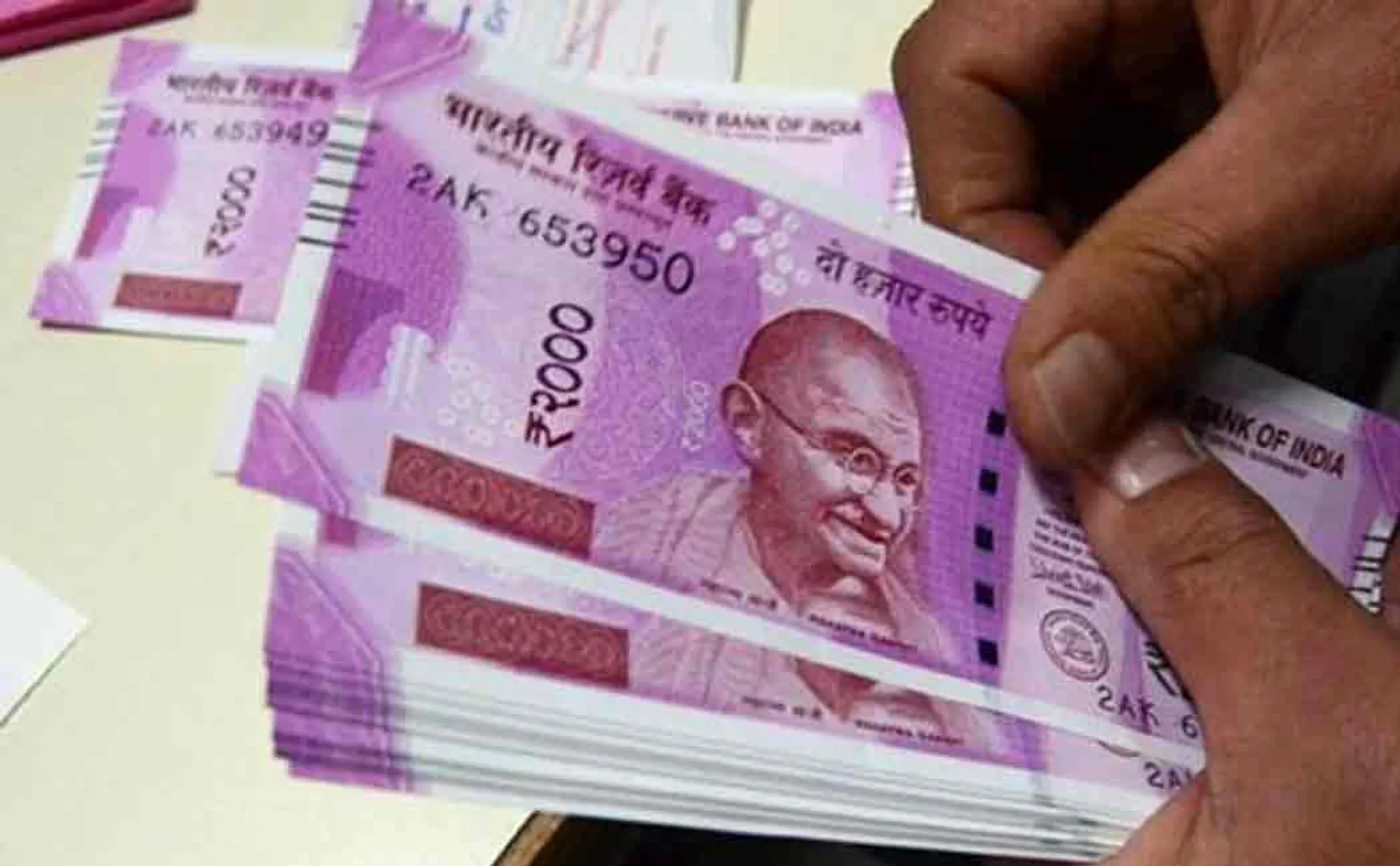 Today is the last day to exchange 2000 rupee notes in banks 