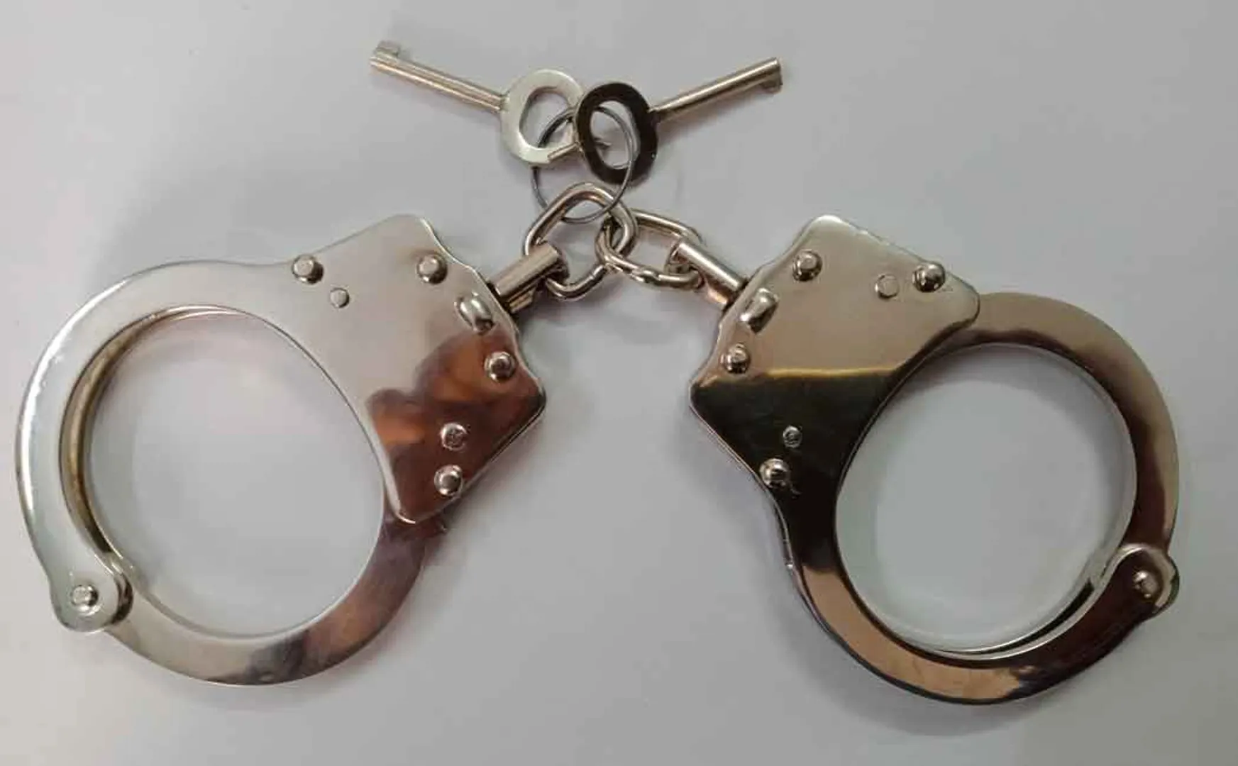 Asking for a bribe... a government official caught in the trap!